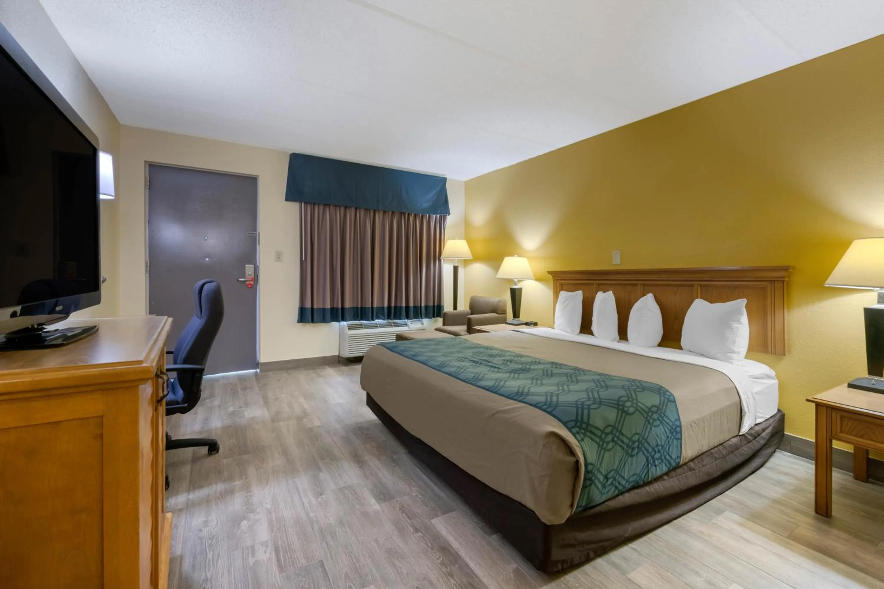 Property building, Bed in Econo Lodge Jacksonville