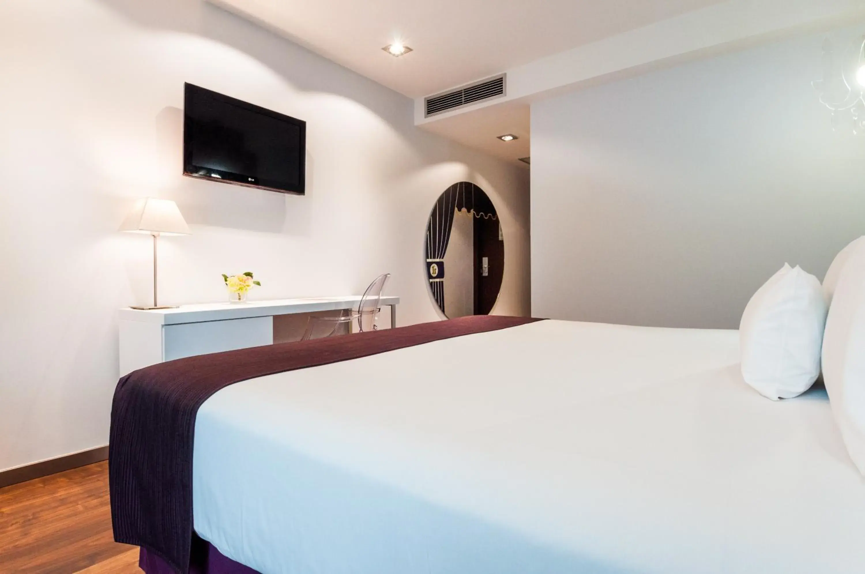 Double Room in Ikonik Ramblas Double Room in Ikonik Ramblas