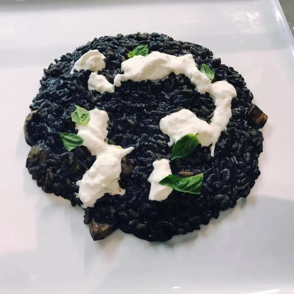 Restaurant/places to eat in Hotel Alex