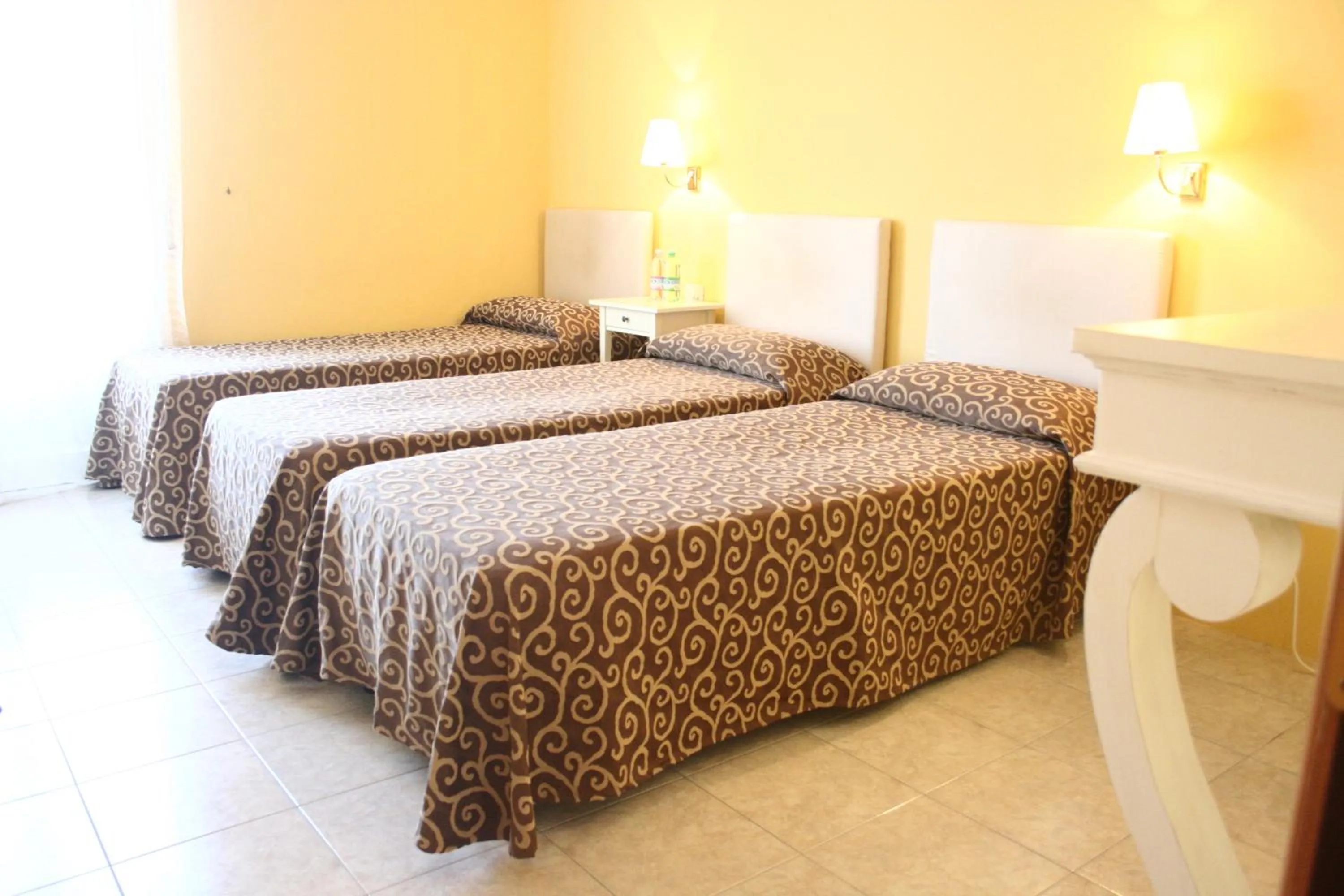 Bedroom, Bed in Hotel Alex