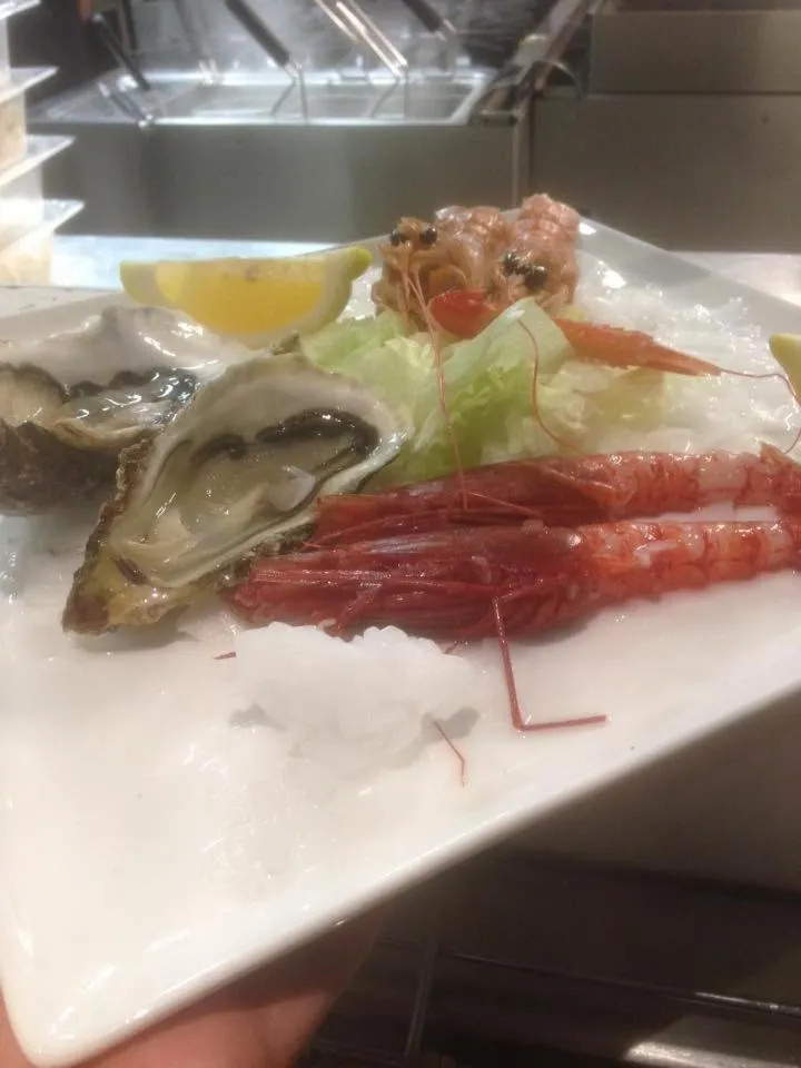 Restaurant/places to eat in Hotel Alex