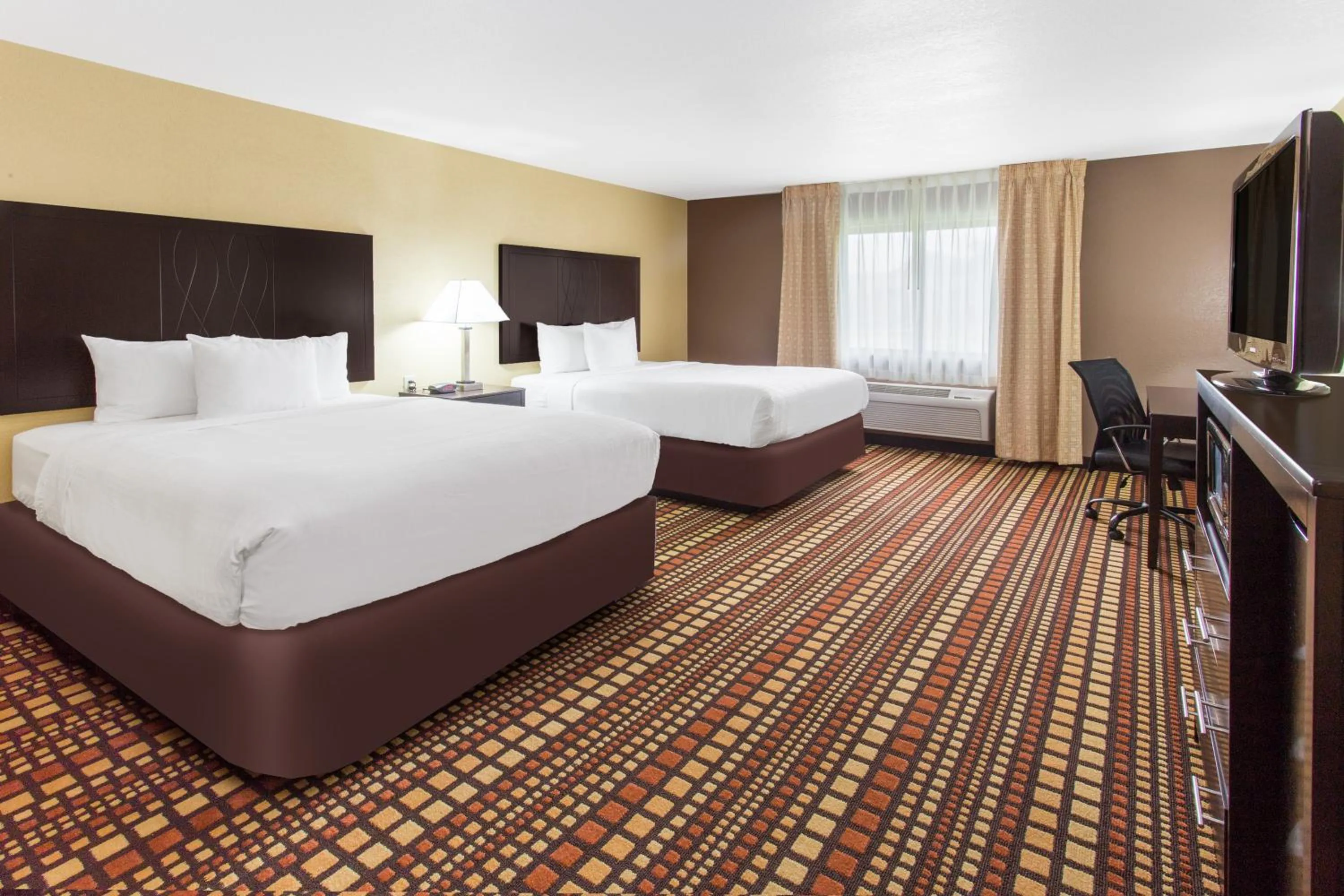 Bedroom, Bed in Days Inn & Suites by Wyndham Davenport East