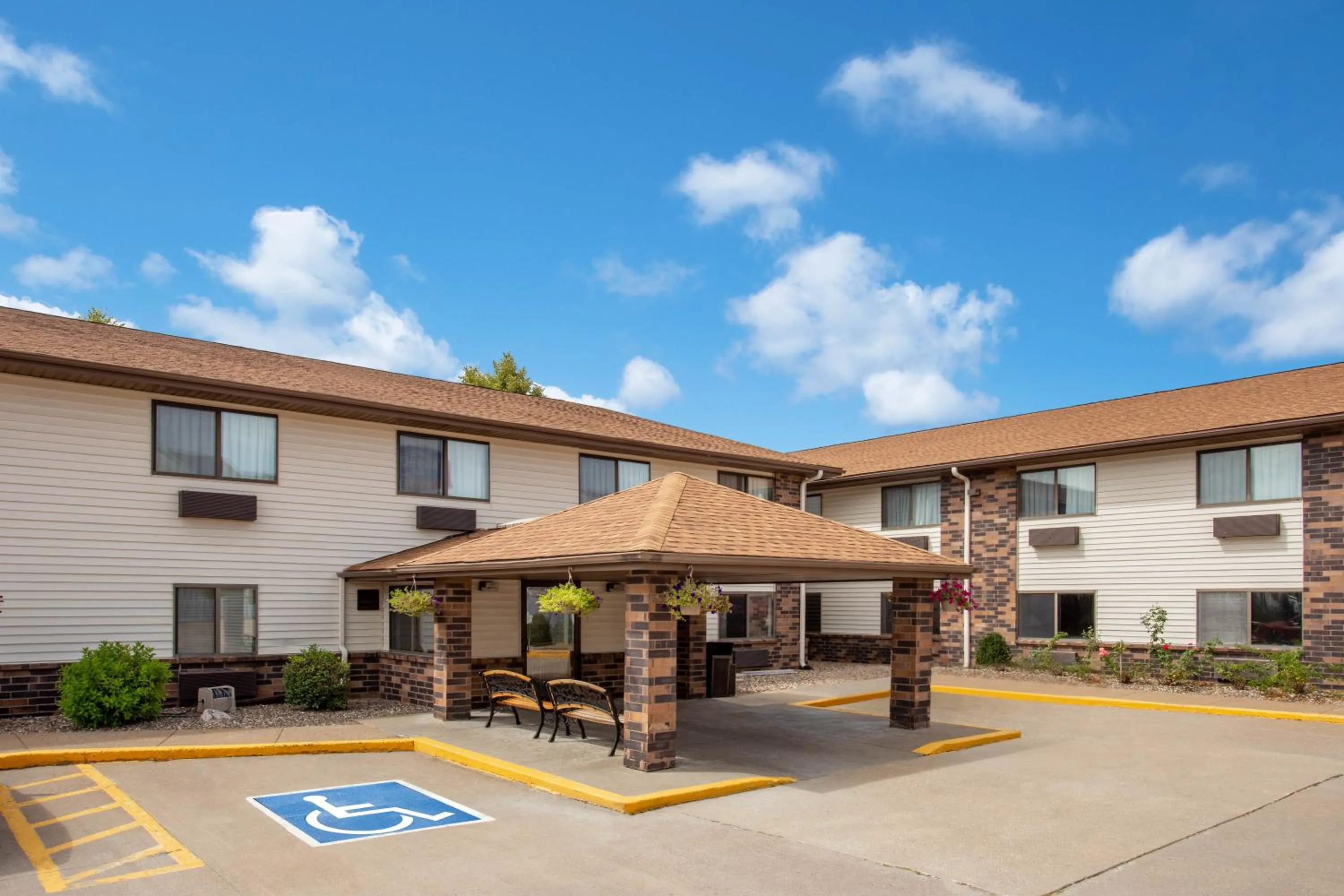 Property building in Days Inn & Suites by Wyndham Davenport East