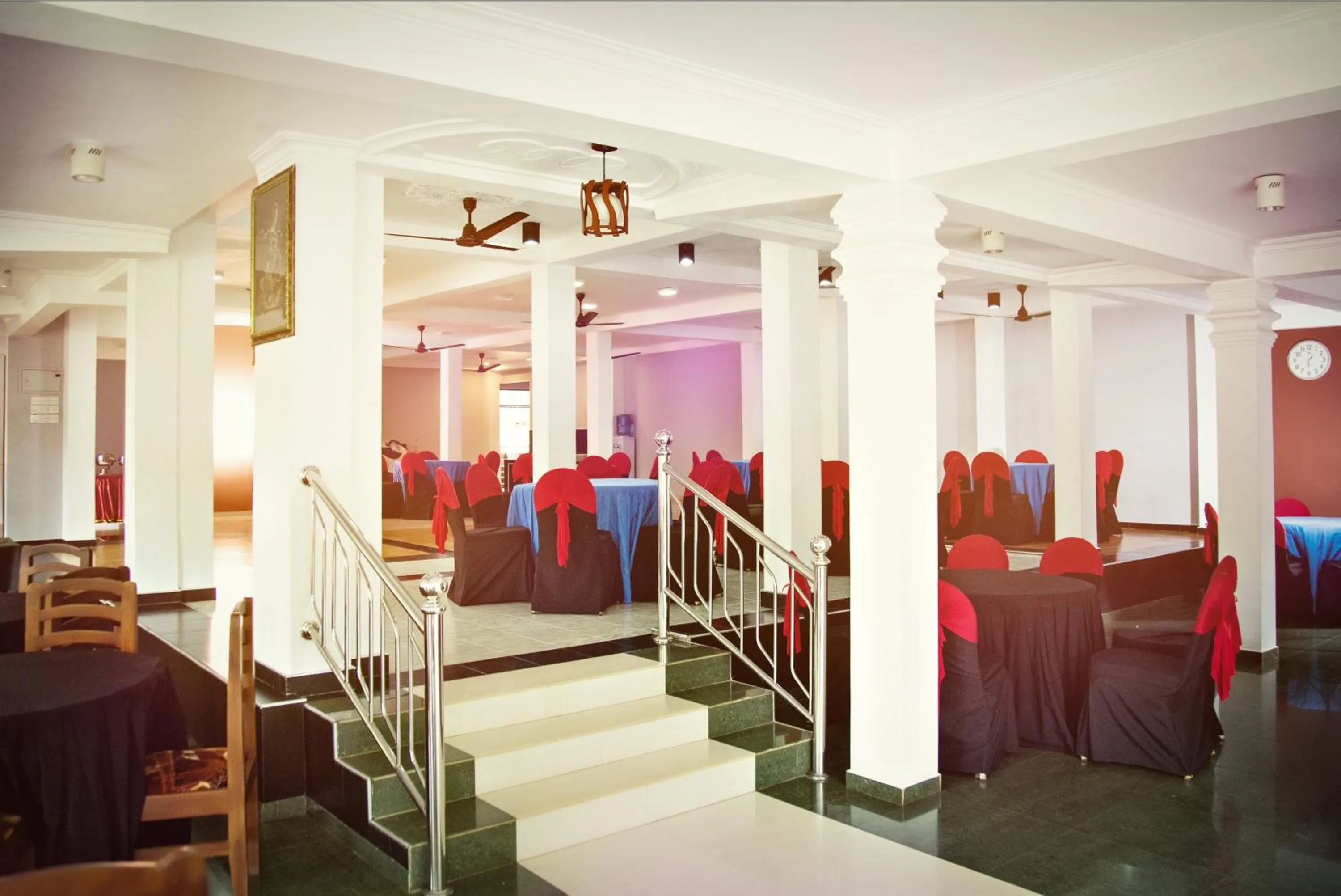 Restaurant/places to eat in National Holiday Resort