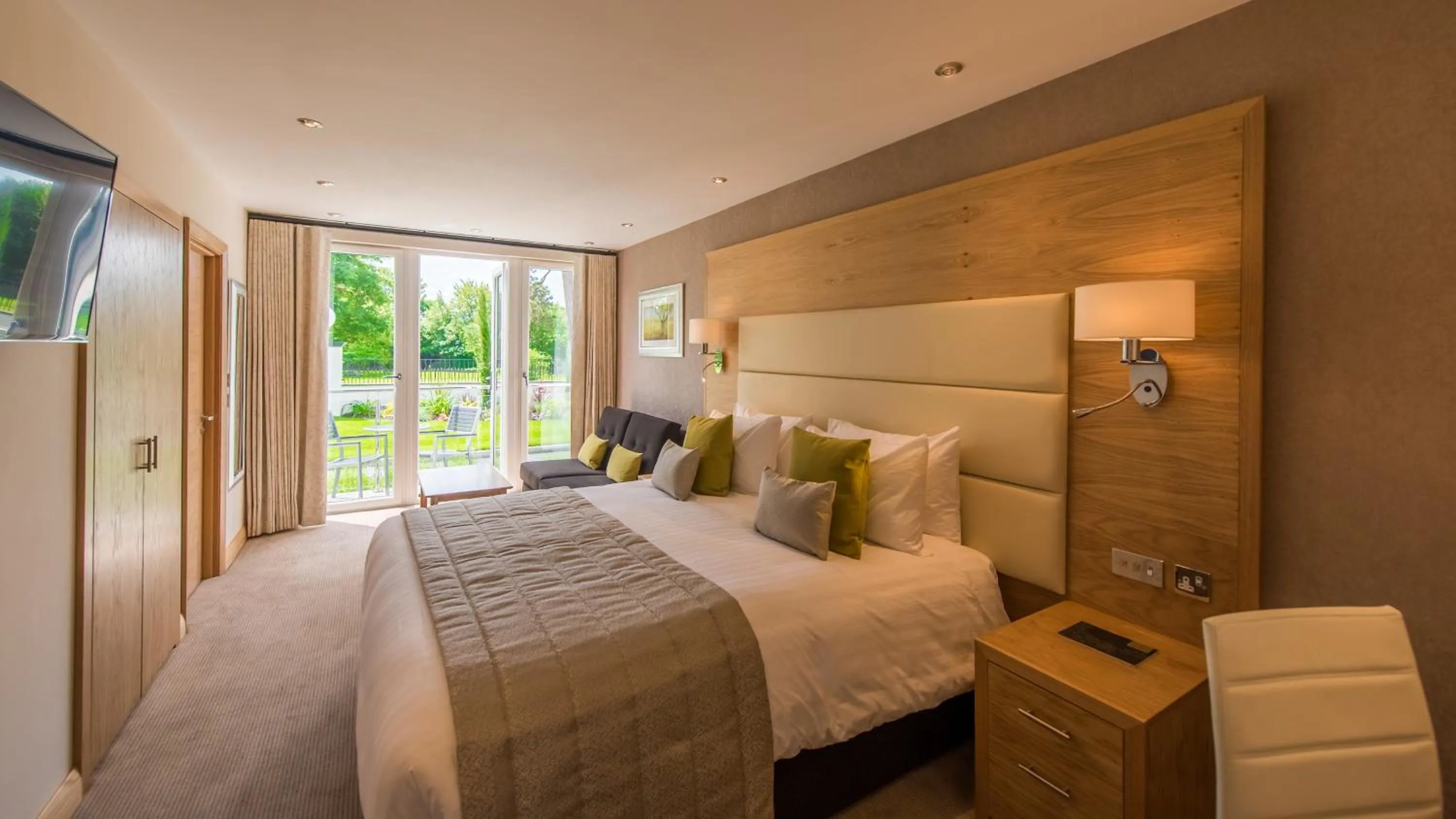 Bedroom, Bed in The Park Hotel