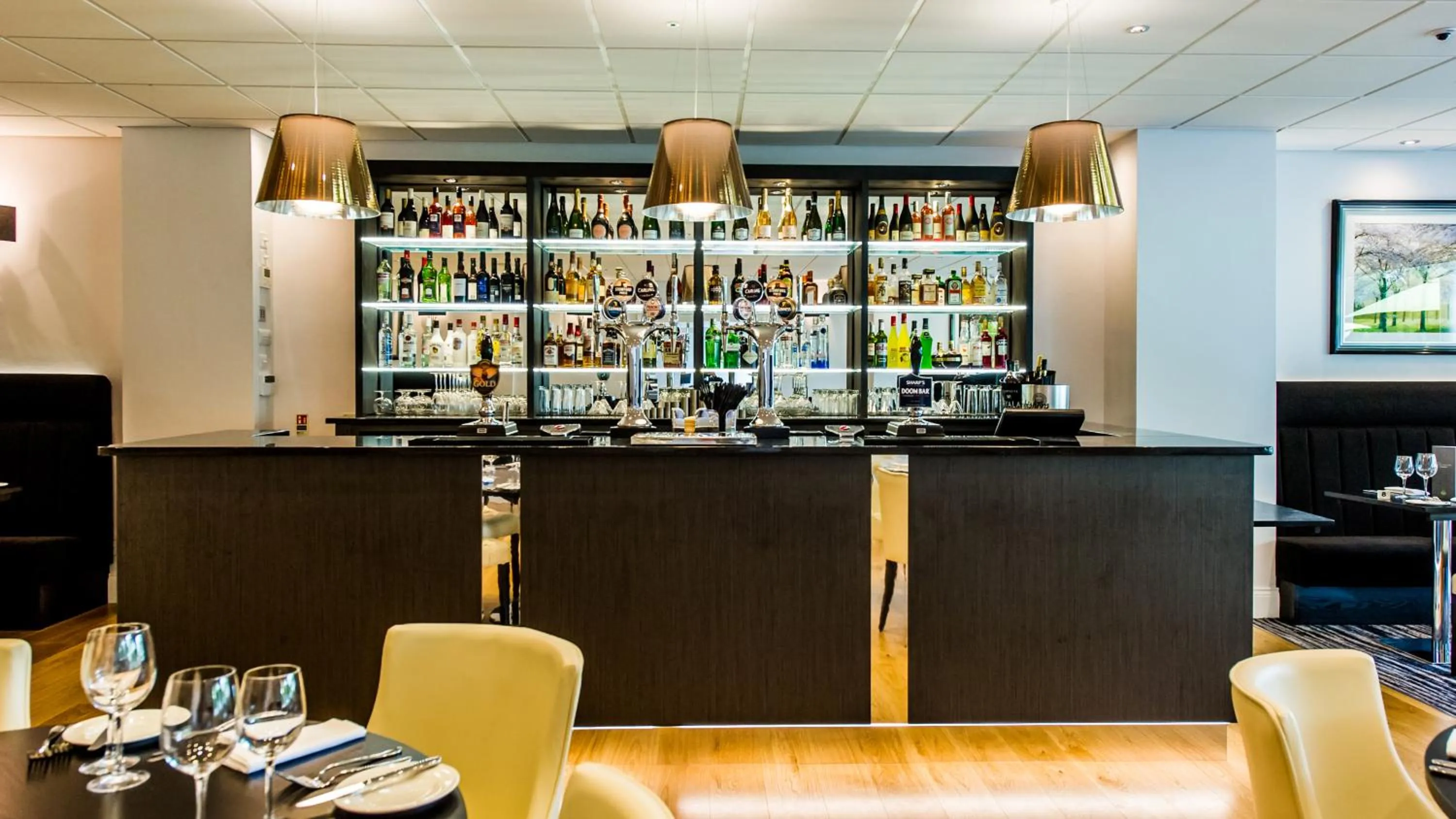 Restaurant/places to eat in The Park Hotel