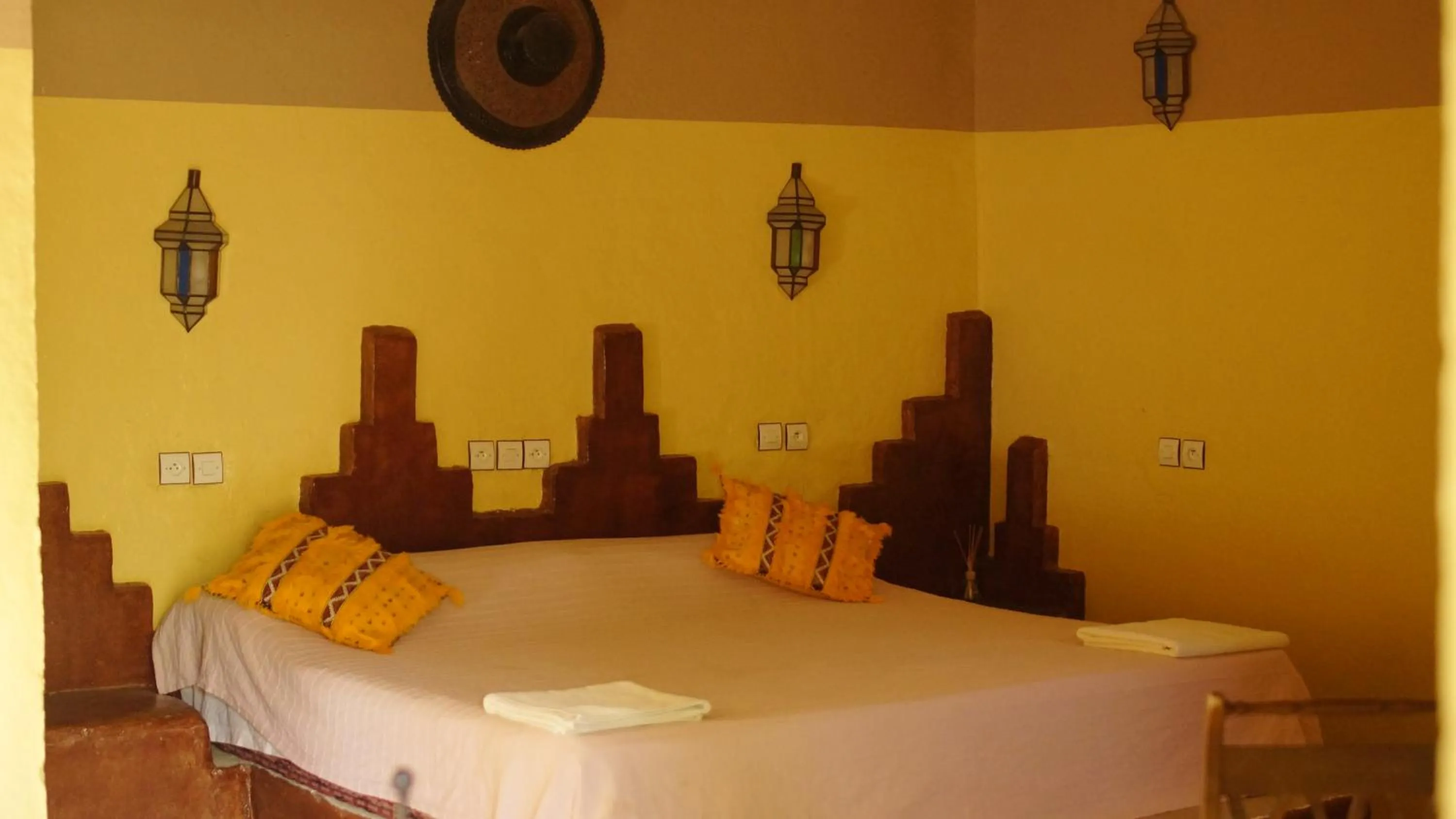 Photo of the whole room, Bed in Haven La Chance Desert Hotel