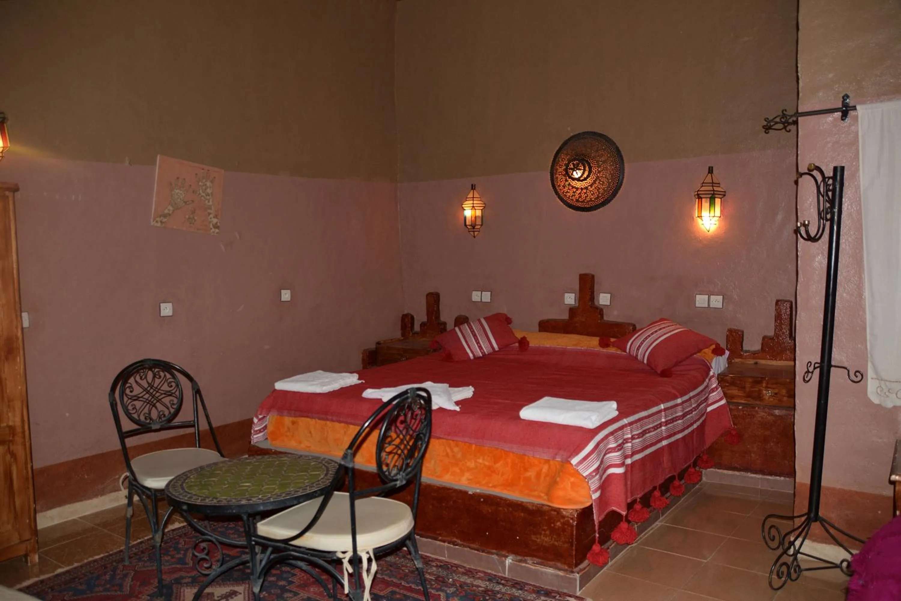 Bed in Haven La Chance Desert Hotel