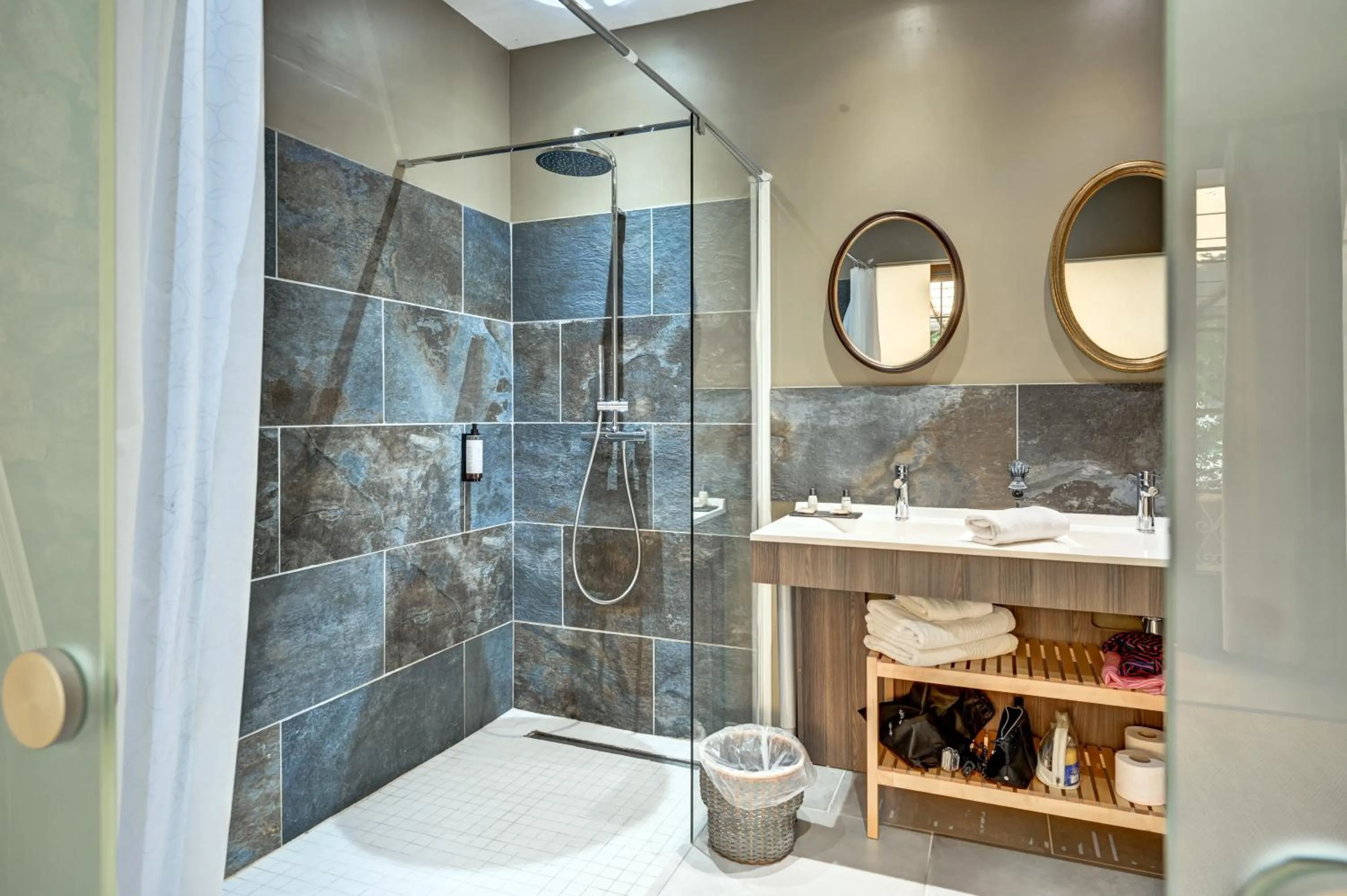 Shower in Mas des Comtes de Provence