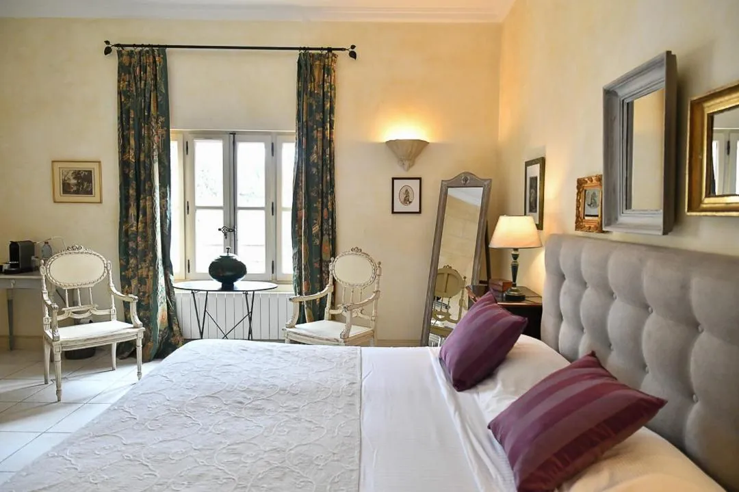 Photo of the whole room, Bed in Mas des Comtes de Provence