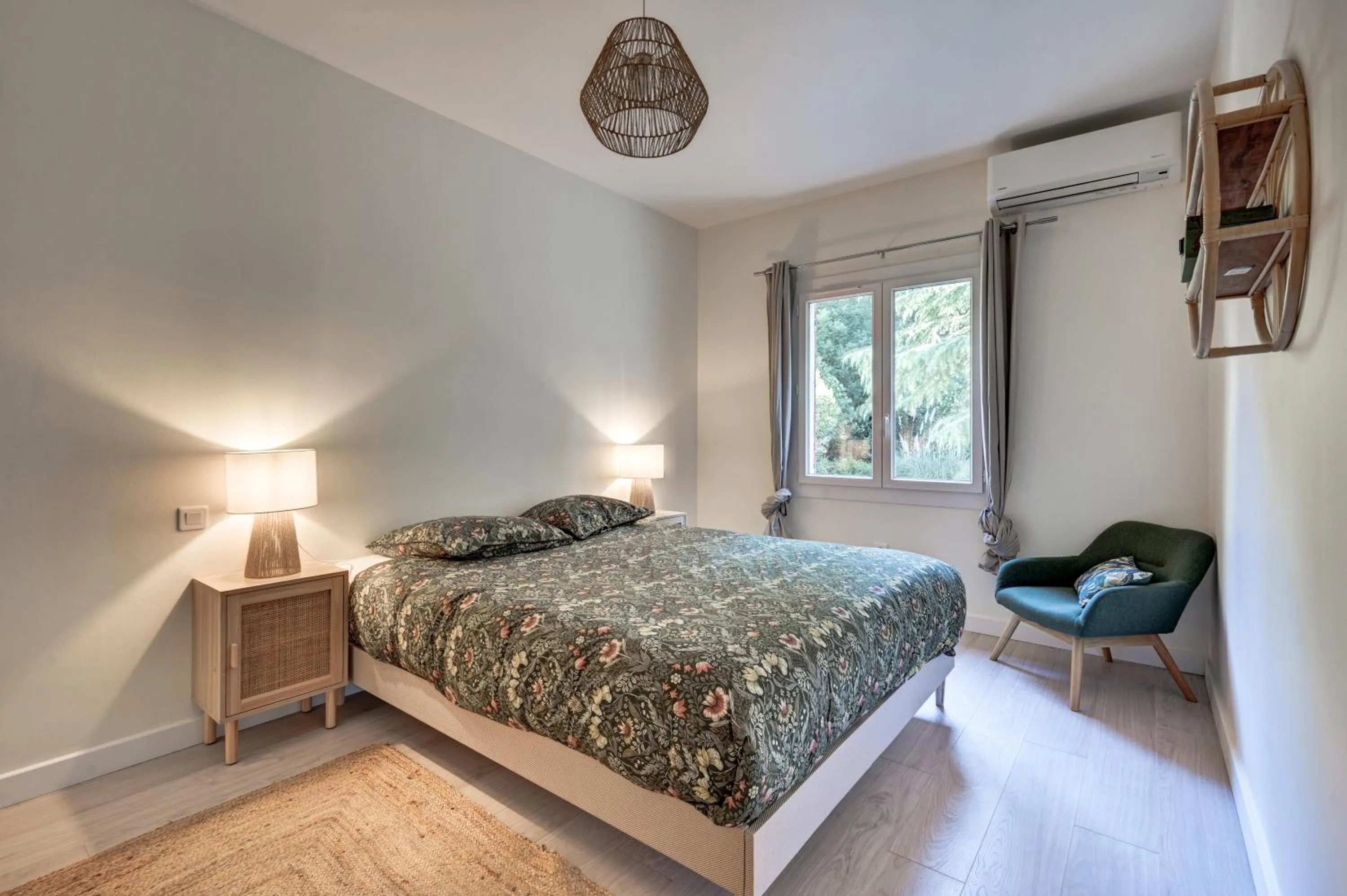 Bedroom, Bed in Mas des Comtes de Provence