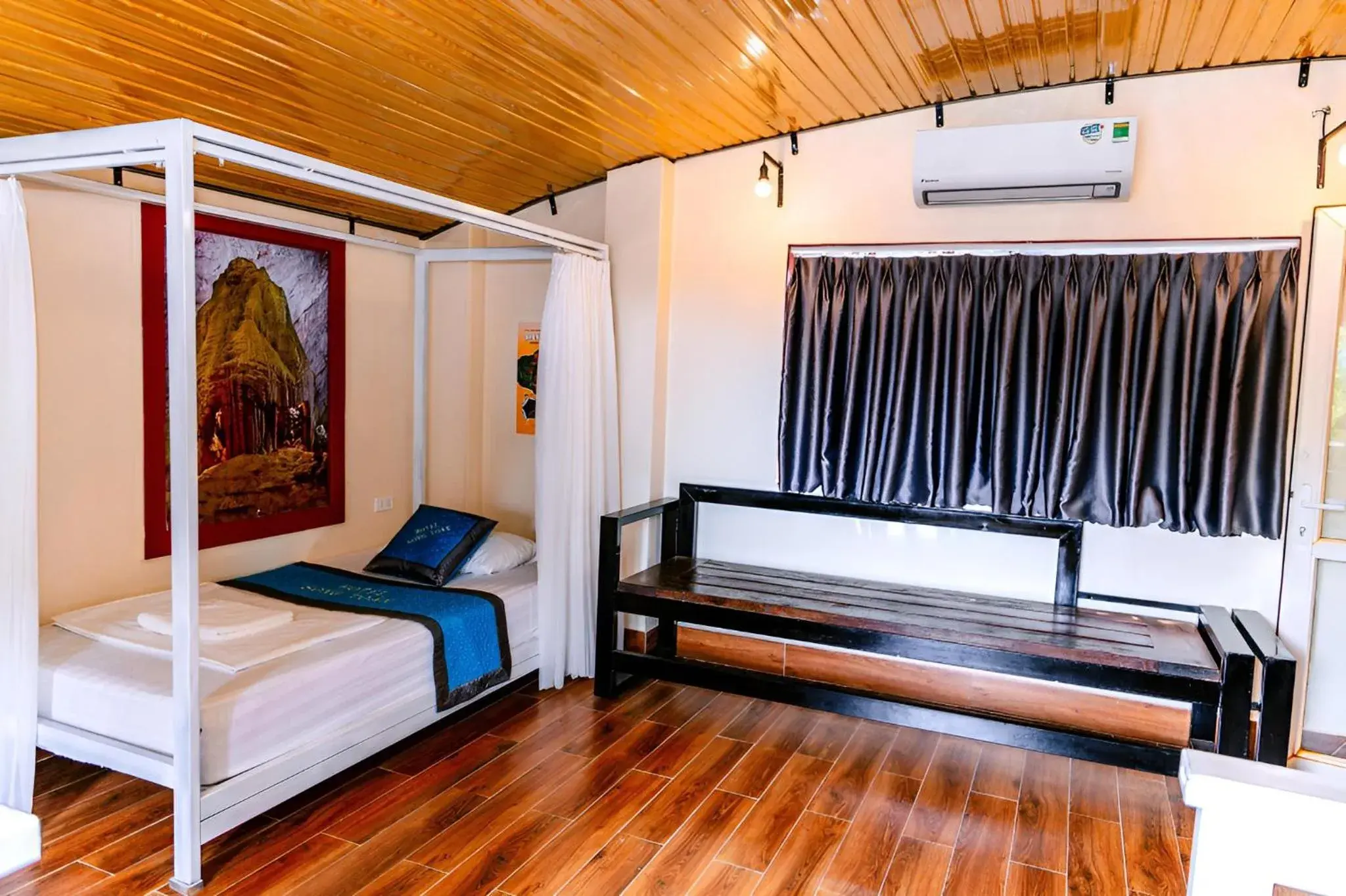 4-Bed Mixed Dormitory Room in Song Toan Hotel 4-Bed Mixed Dormitory Room in Song Toan Hotel