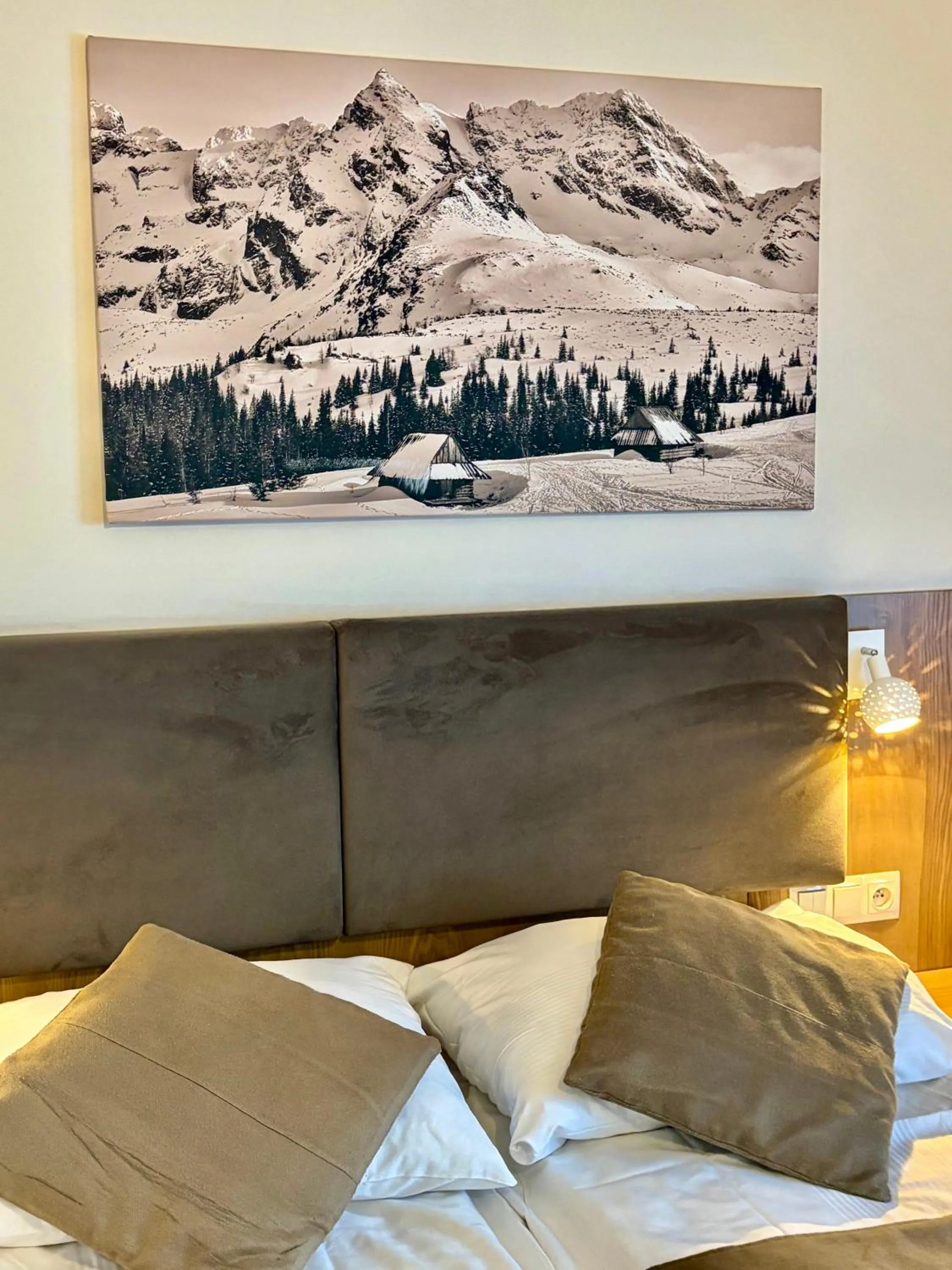 Bed in ZAJAZD BIAŁCZAŃSKI Dom Wypoczynkowy Restauracja