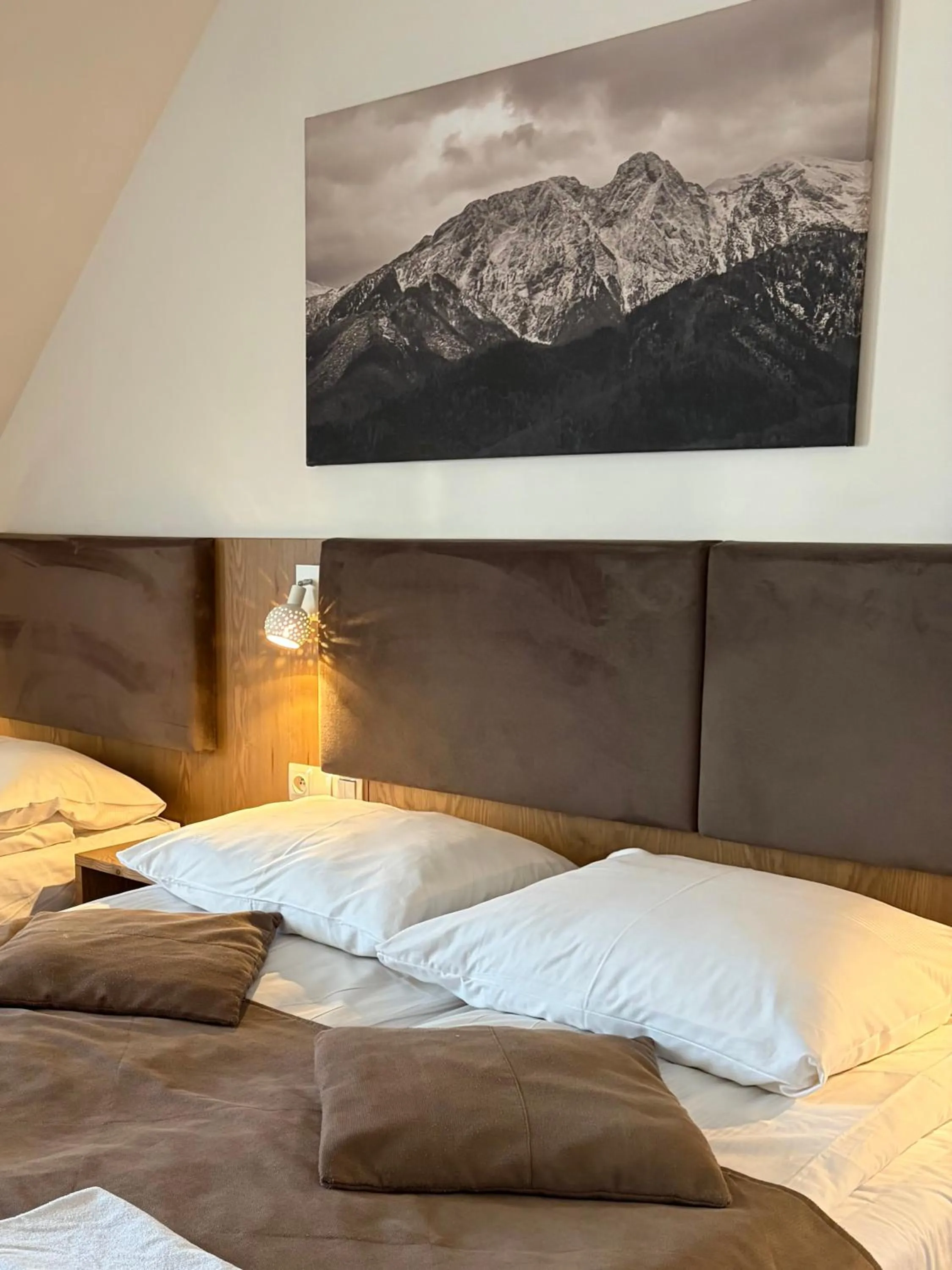 Bed in ZAJAZD BIAŁCZAŃSKI Dom Wypoczynkowy Restauracja