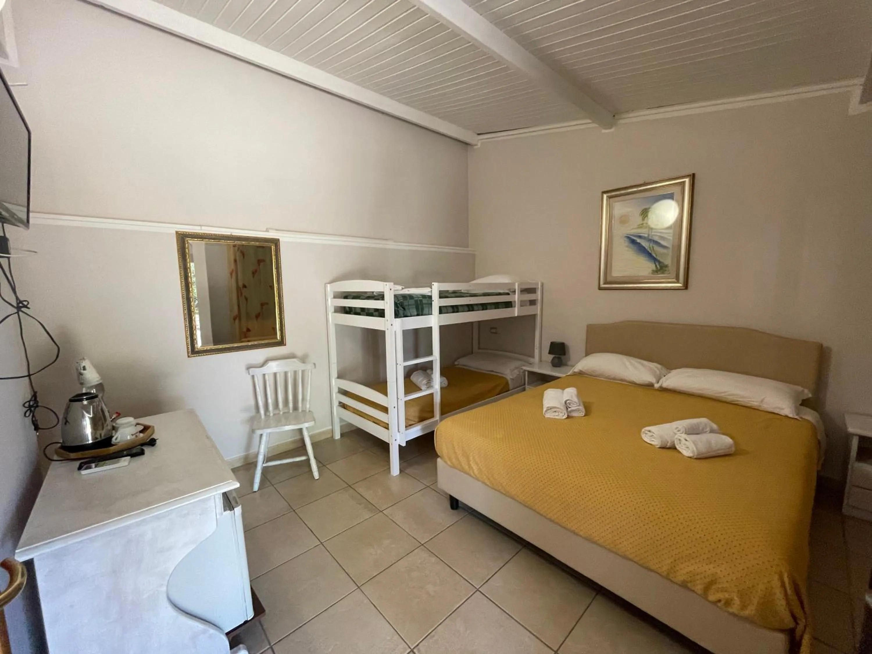 Bed in Albergo Hotel Villaggio Ristorante Tanit