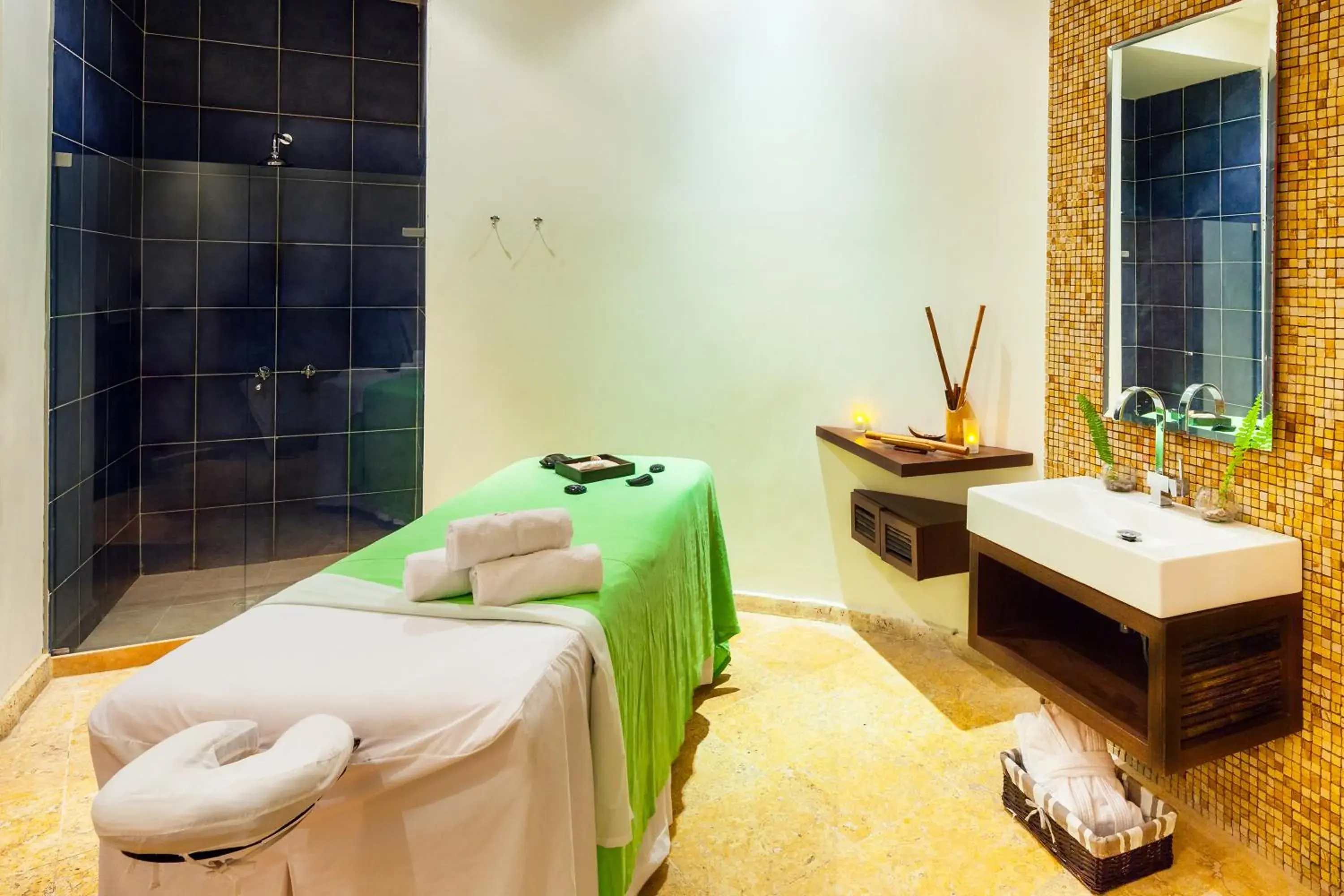 Massage, Bed in Decameron Barú - All Inclusive Massage, Bed in Decameron Barú - All Inclusive