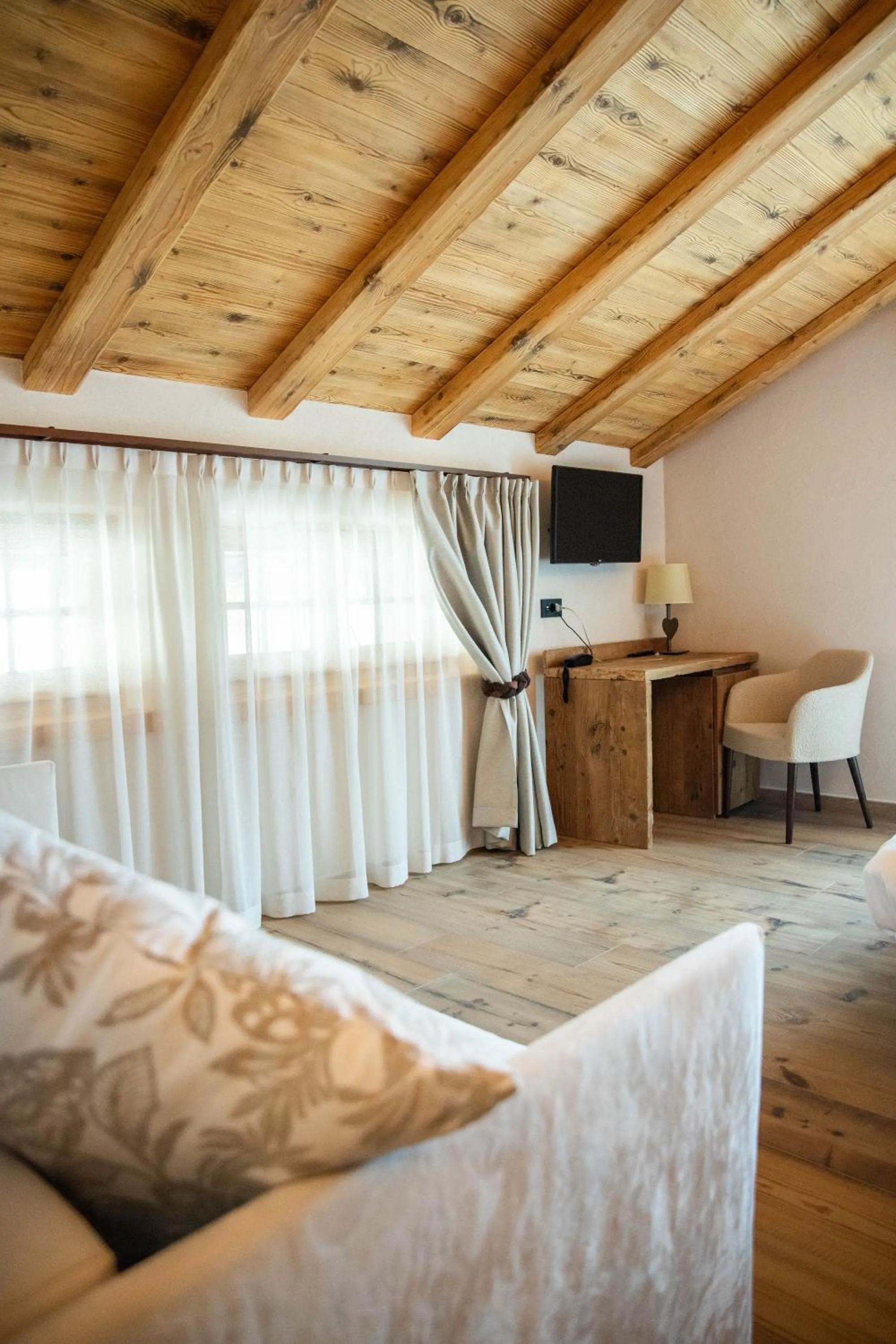 Bedroom in Hotel La Montanina