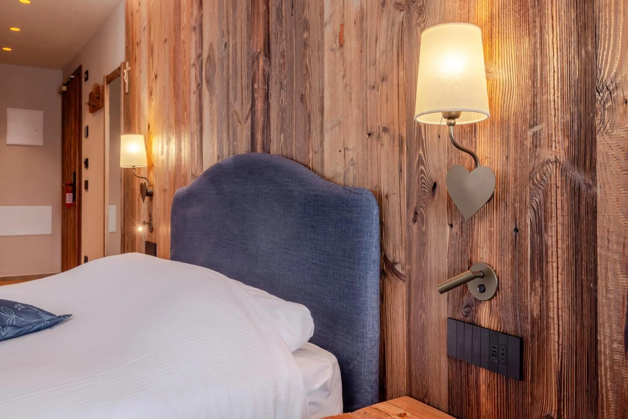 Bedroom, Bed in Hotel La Montanina