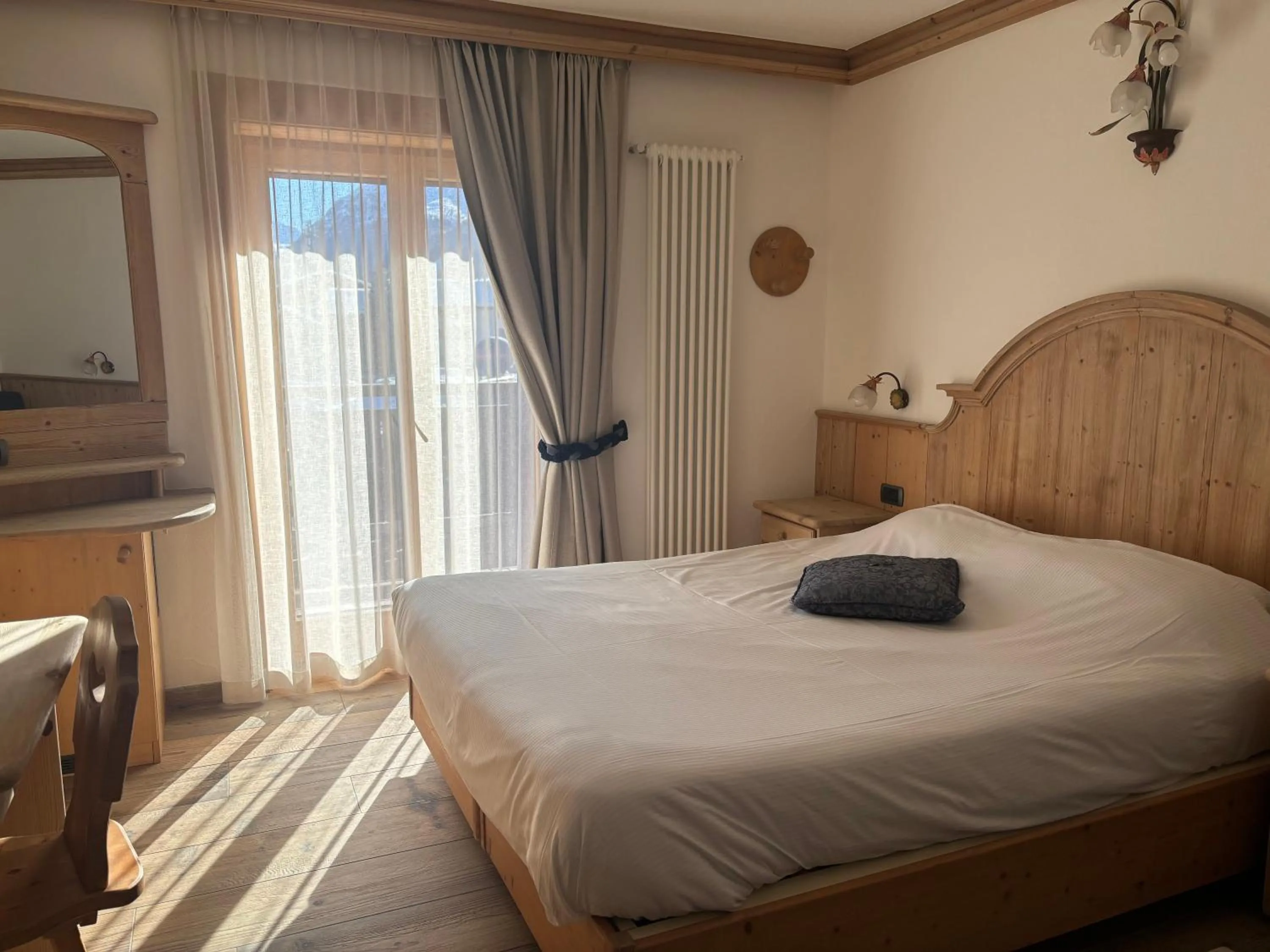 Bedroom, Bed in Hotel La Montanina