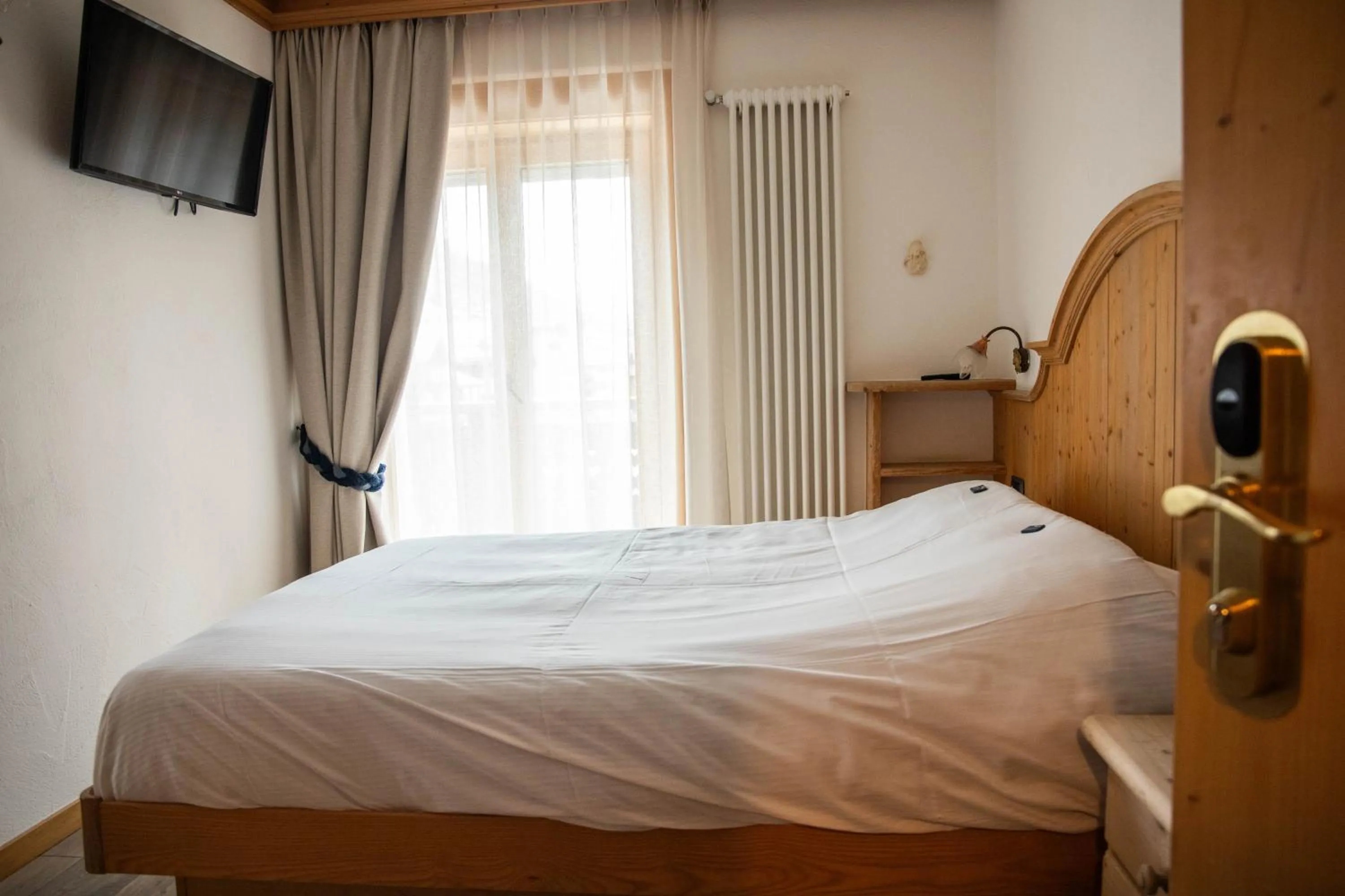 Bedroom, Bed in Hotel La Montanina