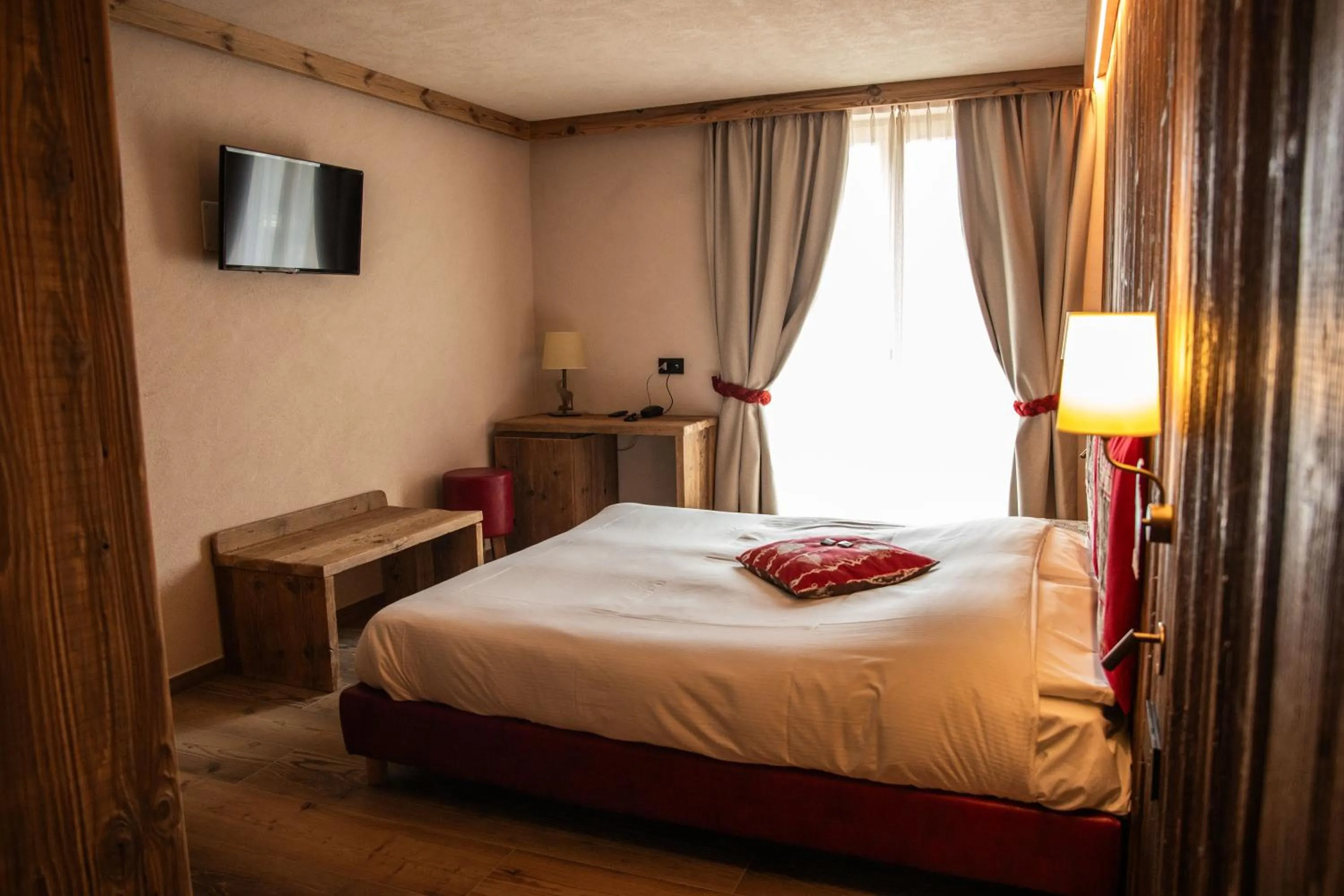 Bedroom, Bed in Hotel La Montanina