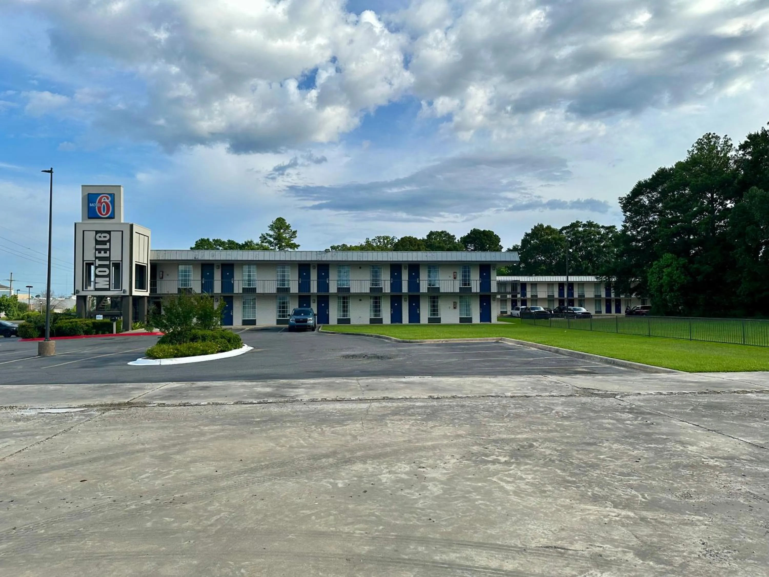 Property building in Motel 6-West Monroe, LA
