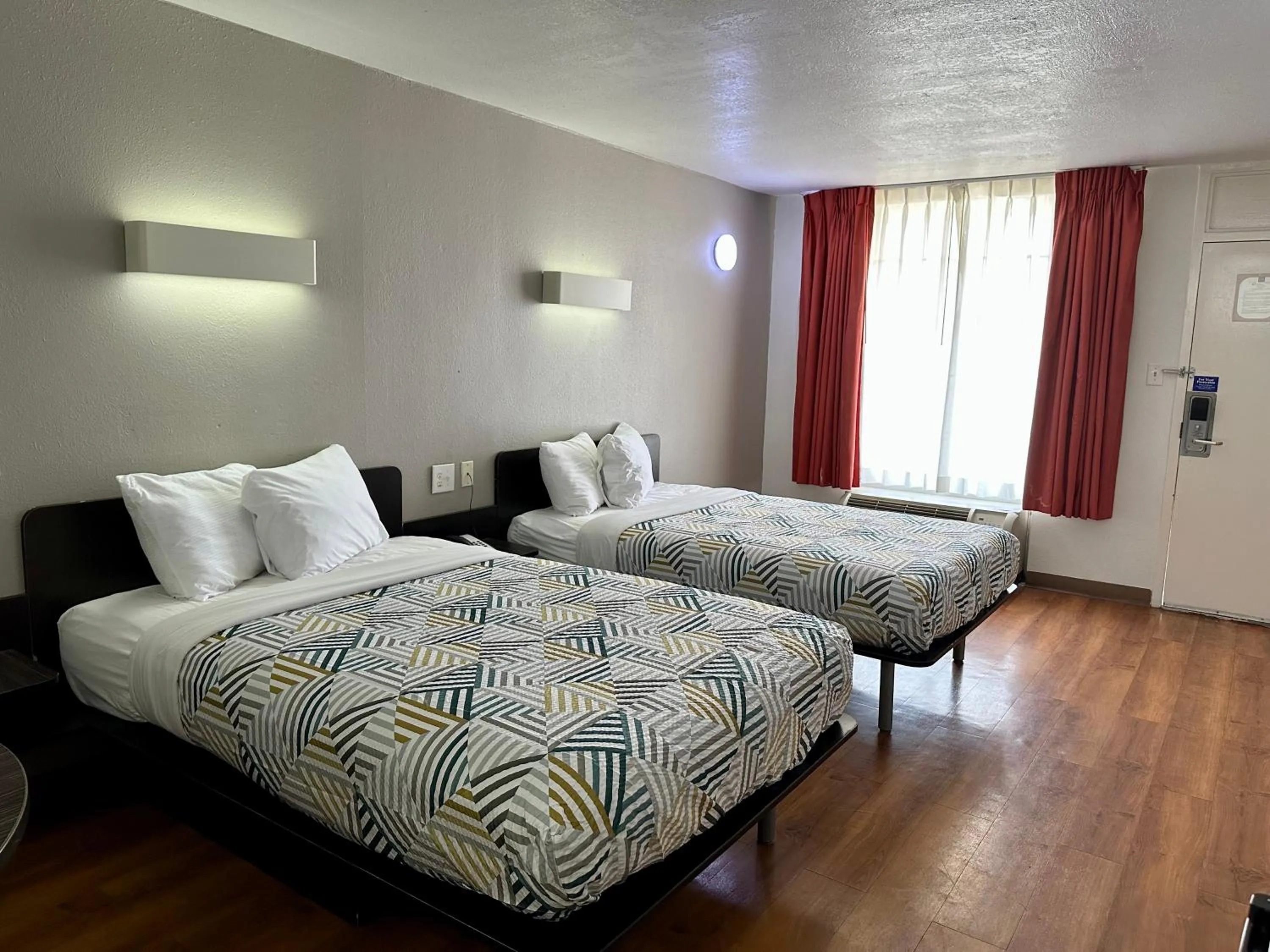 Bed in Motel 6-West Monroe, LA