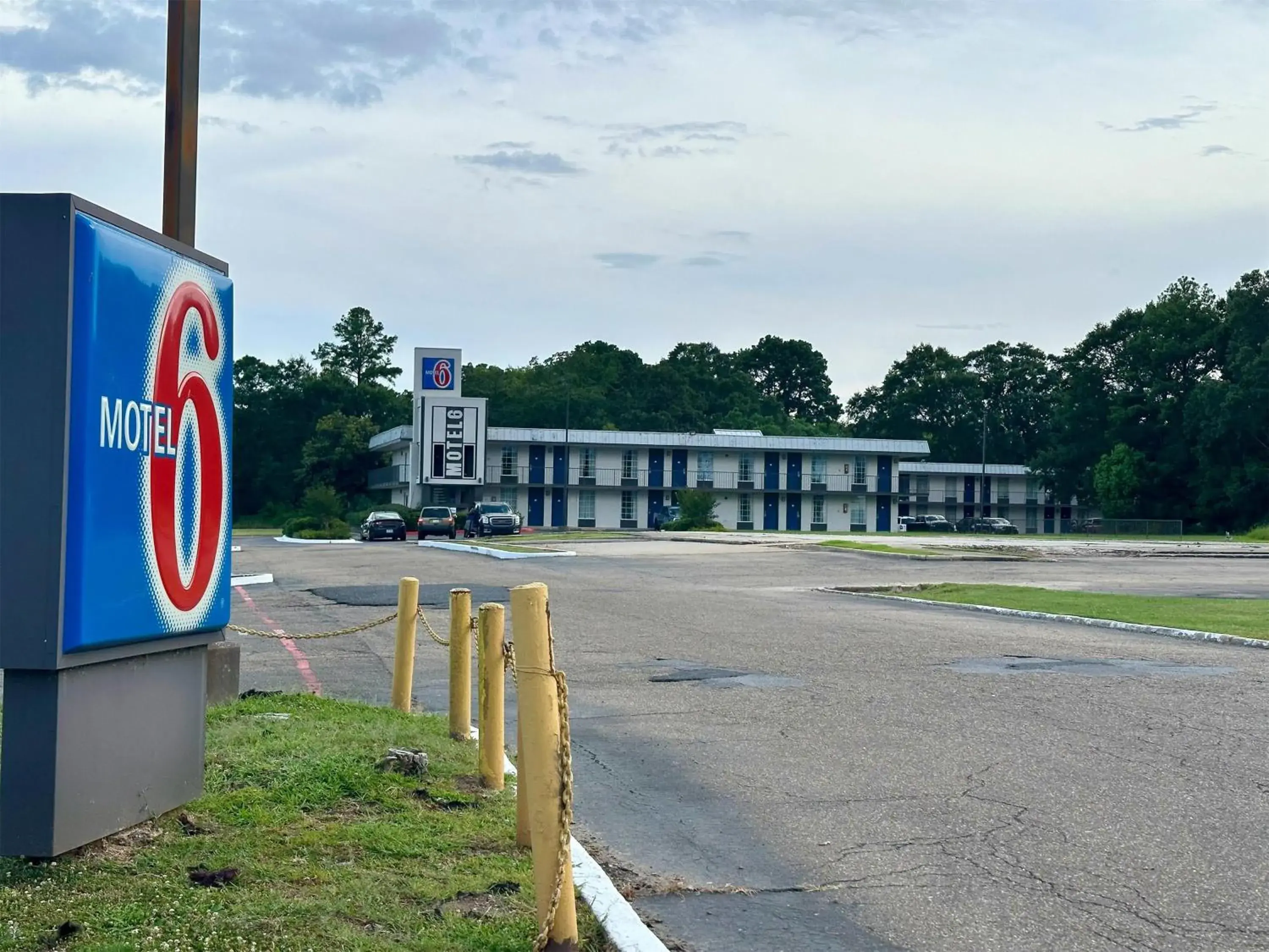 Property building in Motel 6-West Monroe, LA Property building in Motel 6-West Monroe, LA