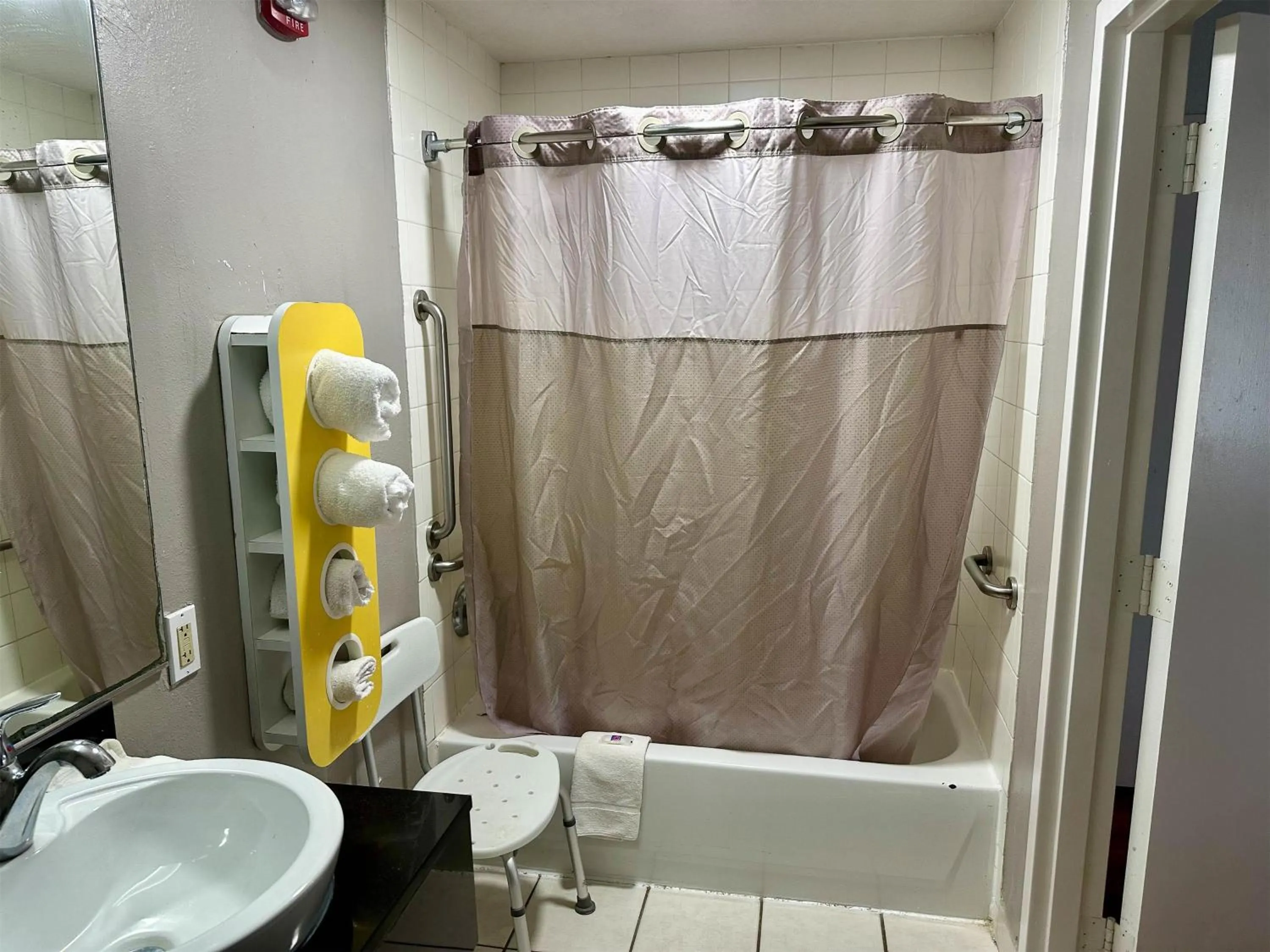 Bathroom in Motel 6-West Monroe, LA
