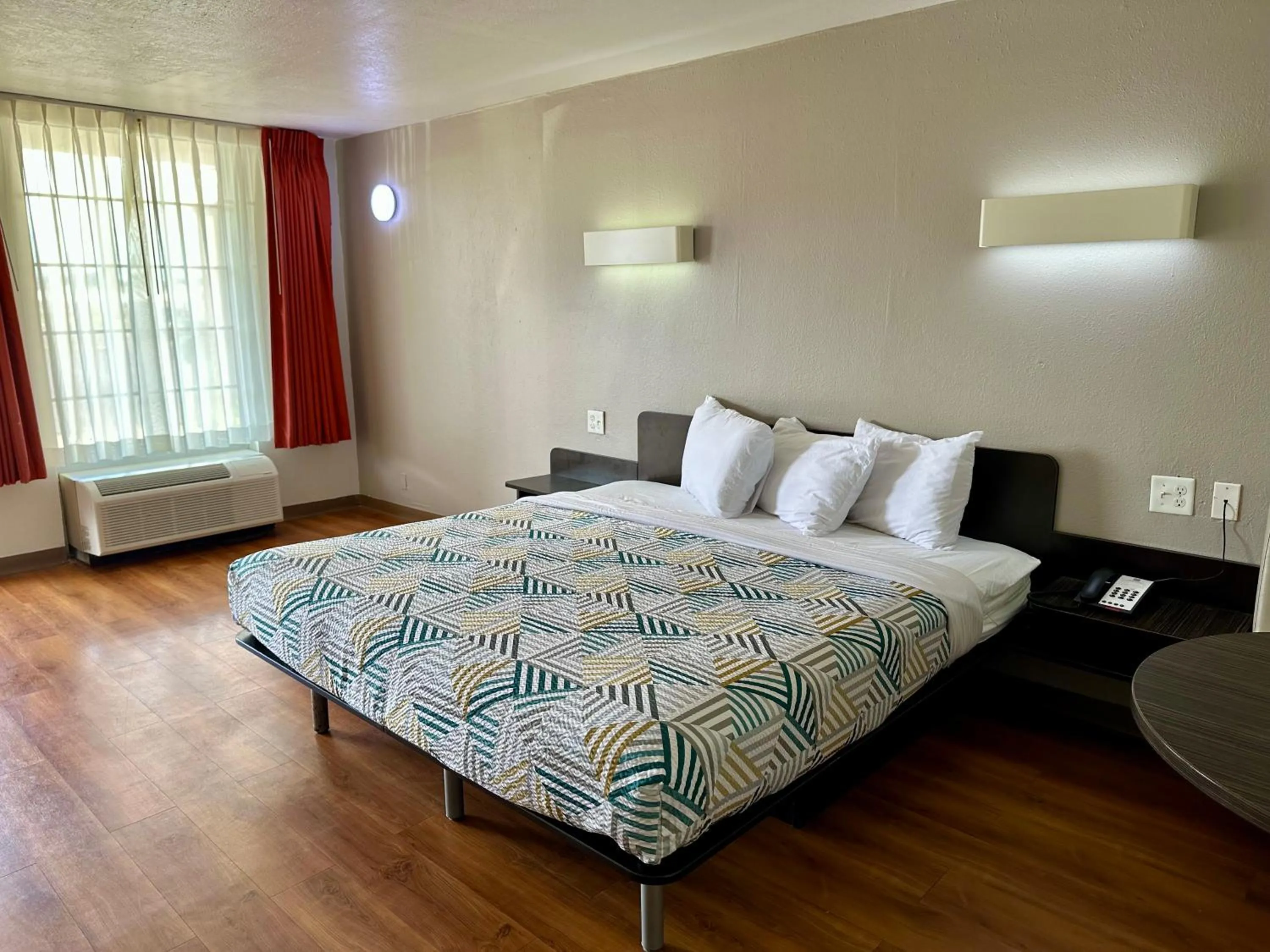 Bed in Motel 6-West Monroe, LA