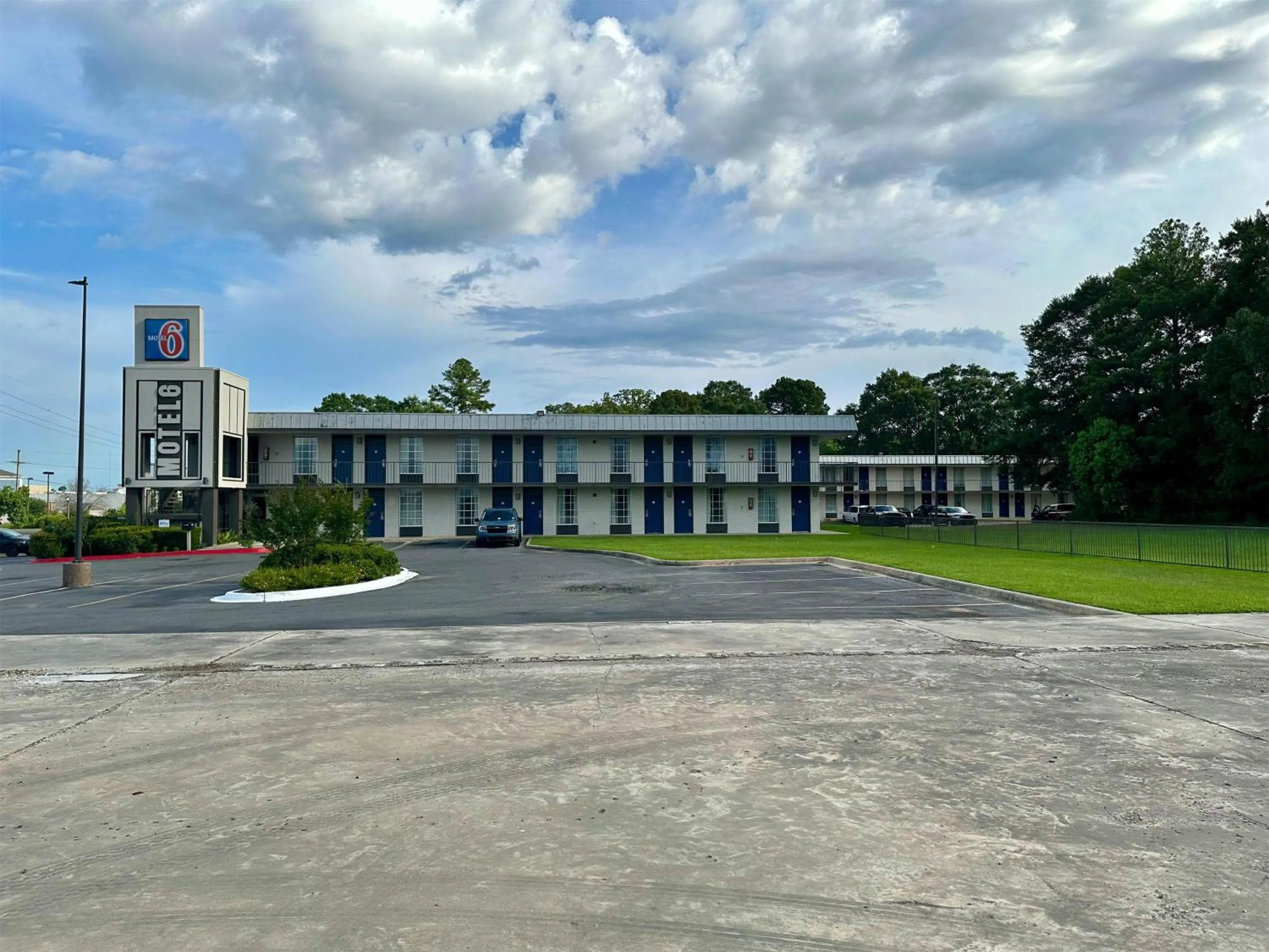 Property building in Motel 6-West Monroe, LA