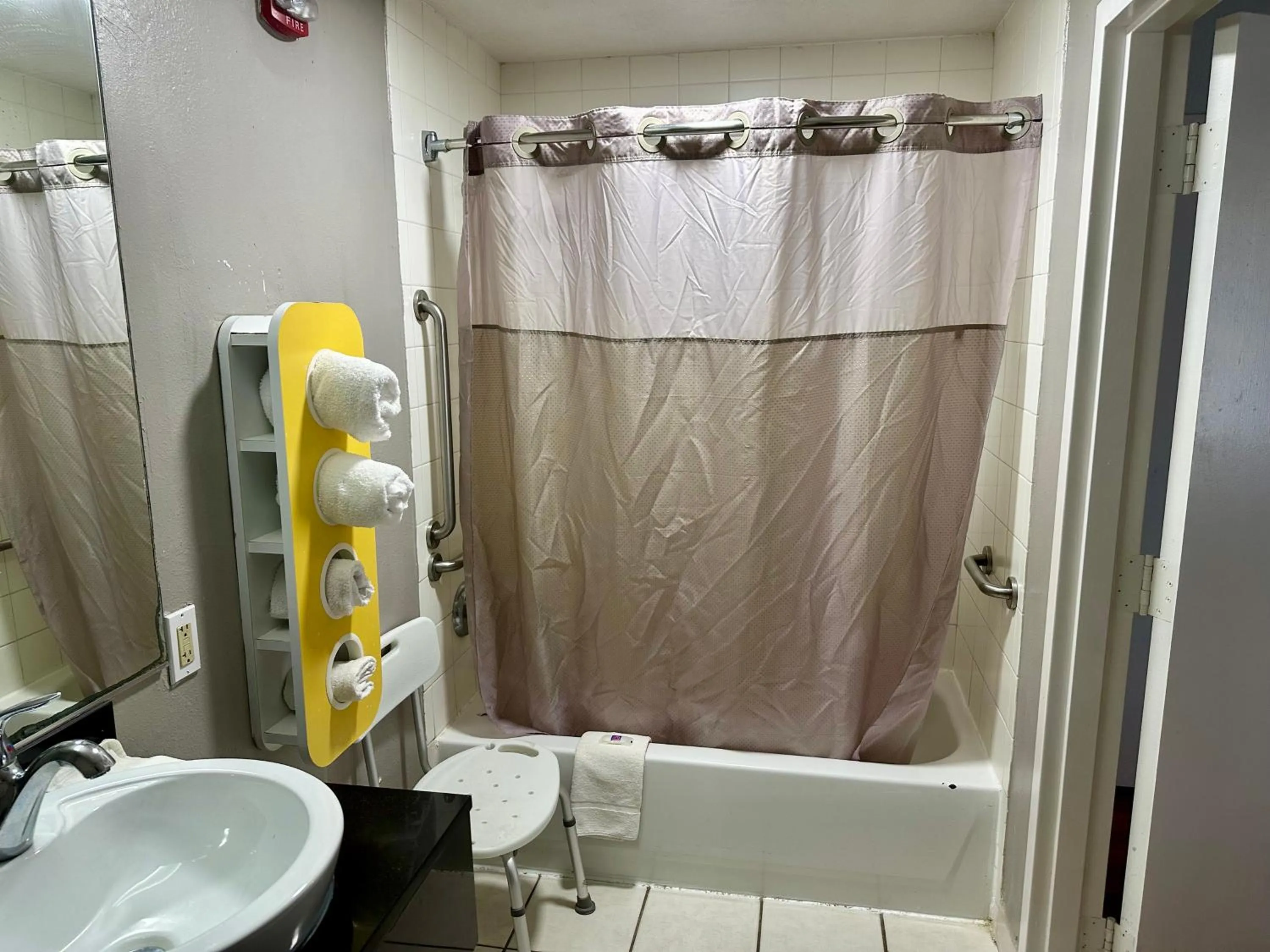 Bathroom in Motel 6-West Monroe, LA