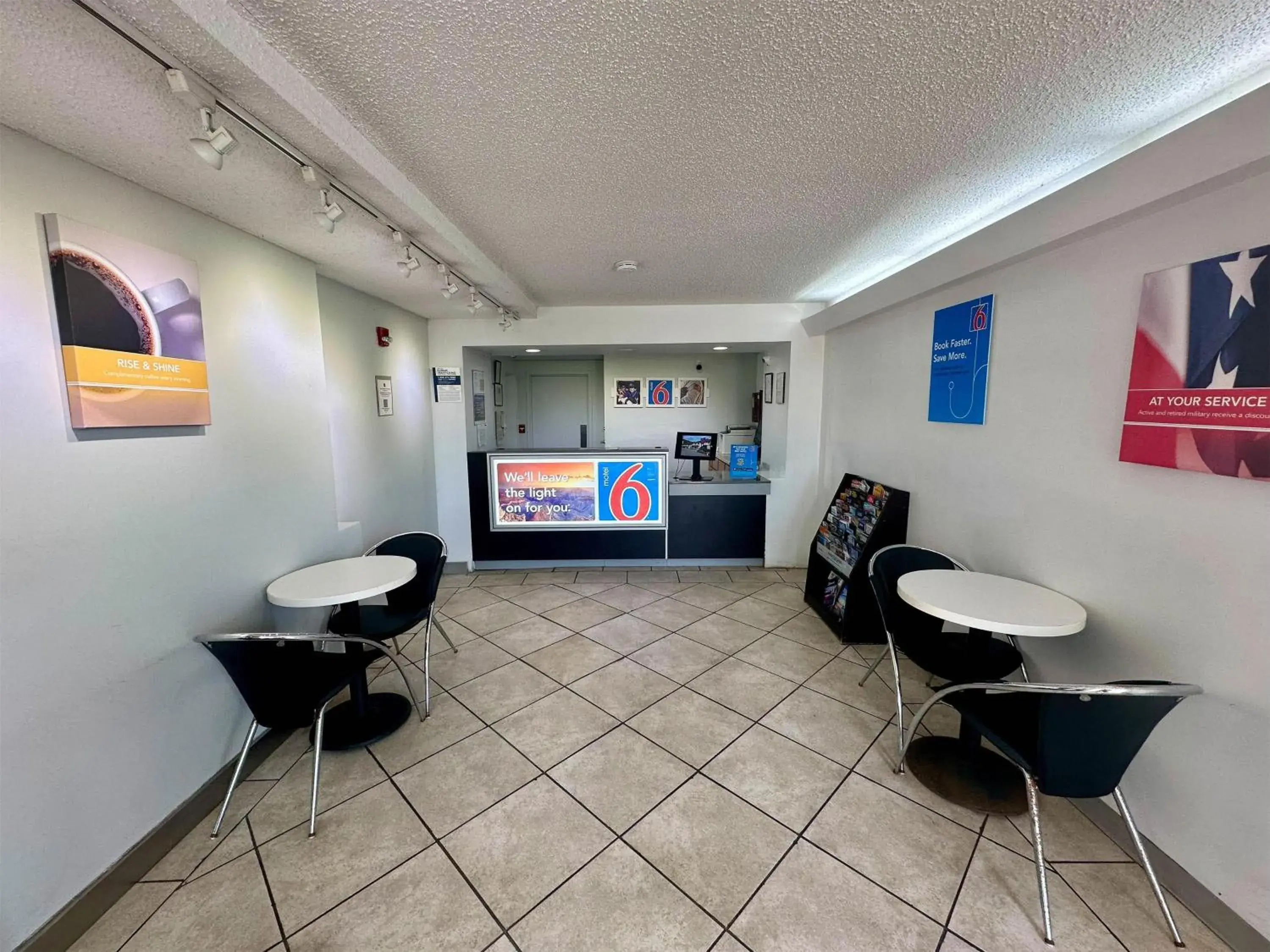 Lobby or reception in Motel 6-West Monroe, LA Lobby or reception in Motel 6-West Monroe, LA