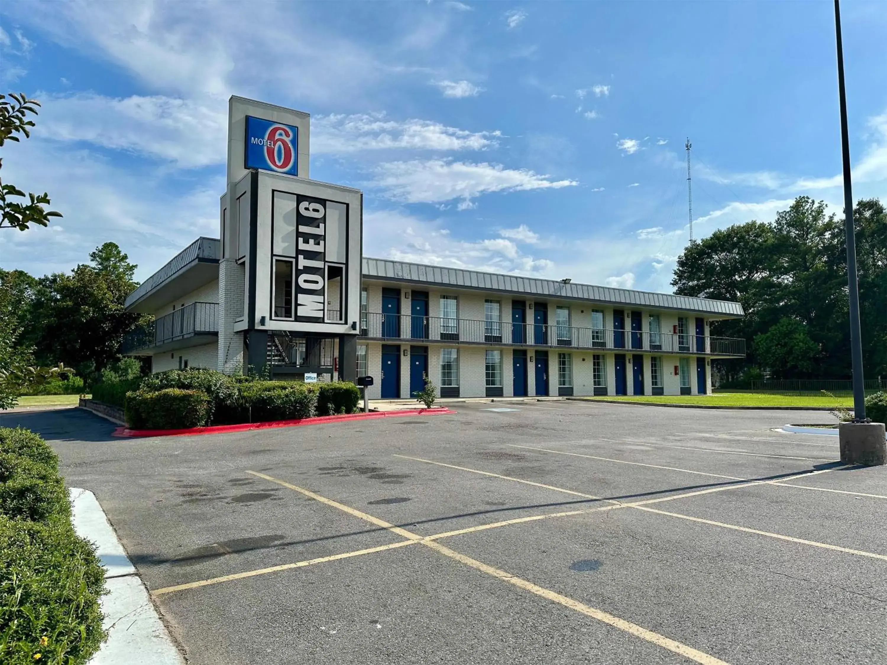 Property building in Motel 6-West Monroe, LA Property building in Motel 6-West Monroe, LA