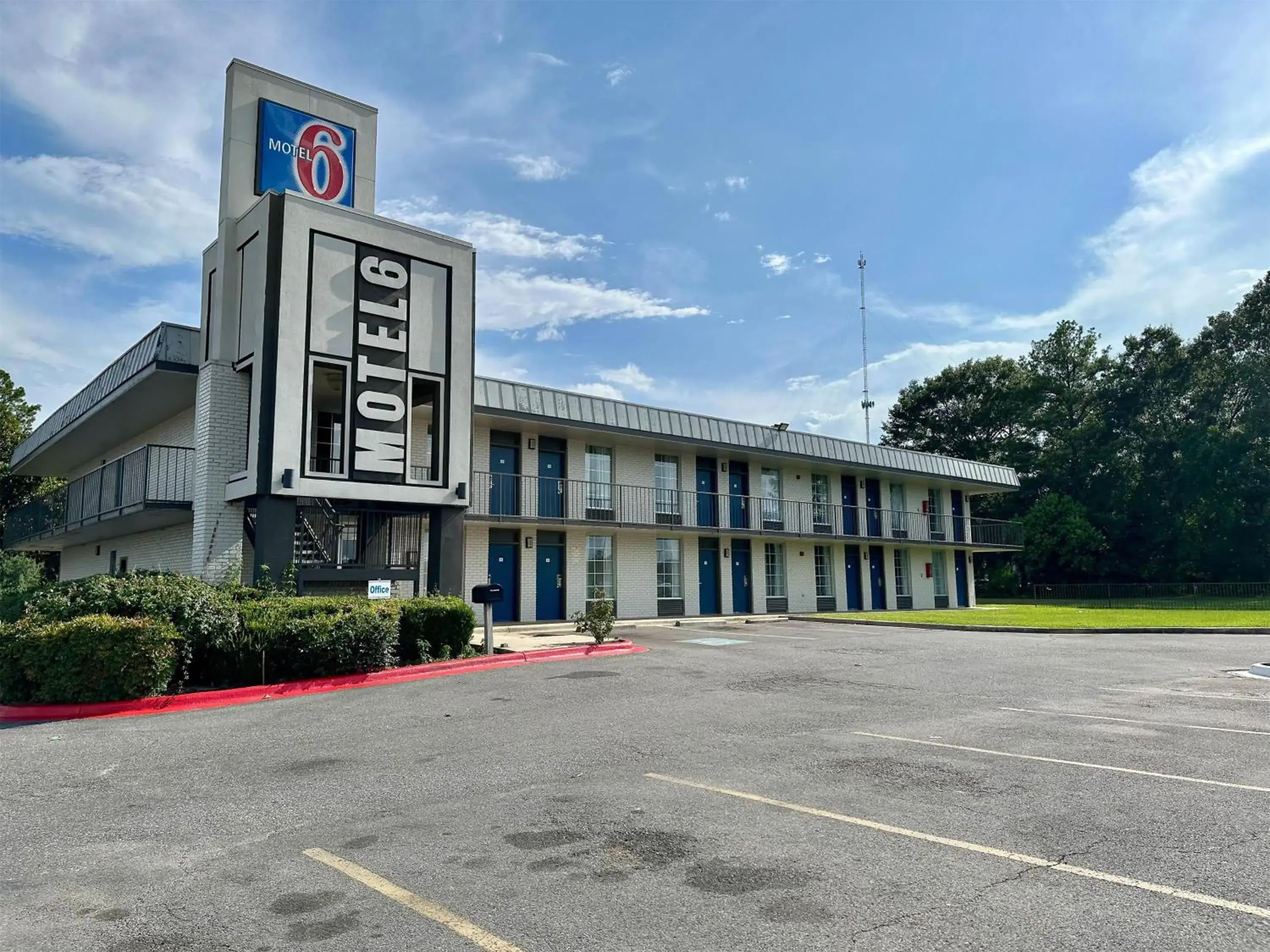 Property building in Motel 6-West Monroe, LA Property building in Motel 6-West Monroe, LA
