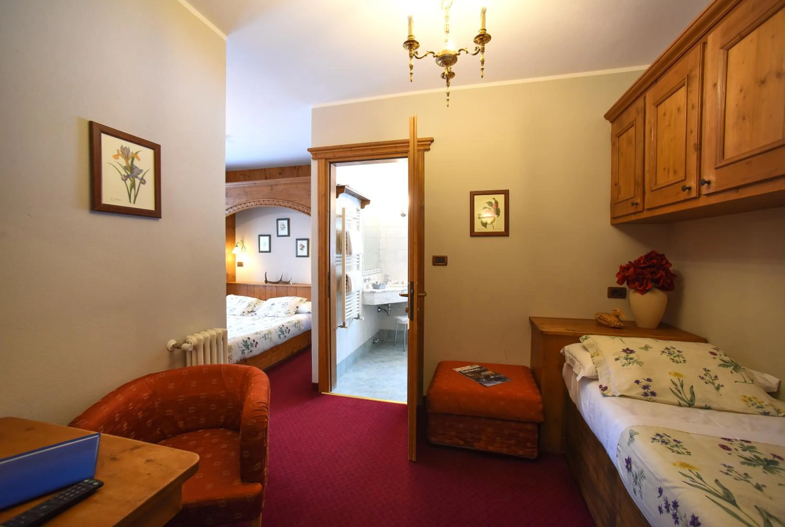 Bed in Hotel Garnì Il Cirmolo