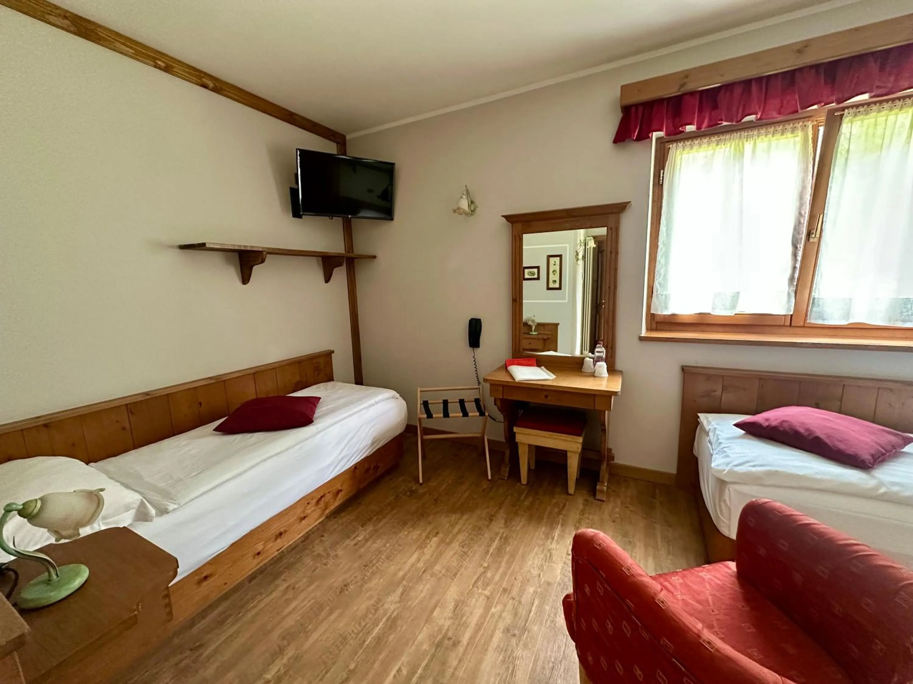 Bed in Hotel Garnì Il Cirmolo