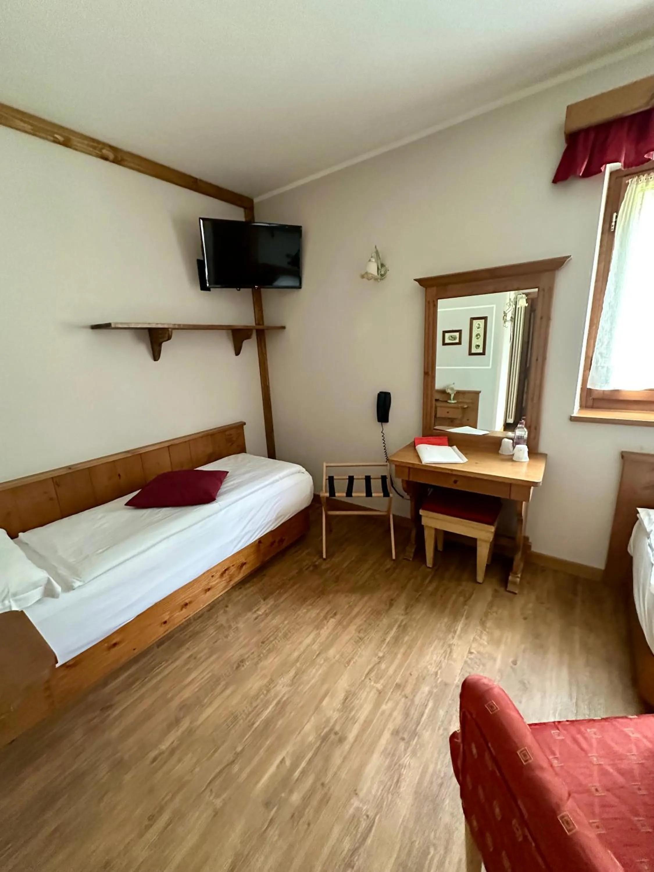 Bed in Hotel Garnì Il Cirmolo