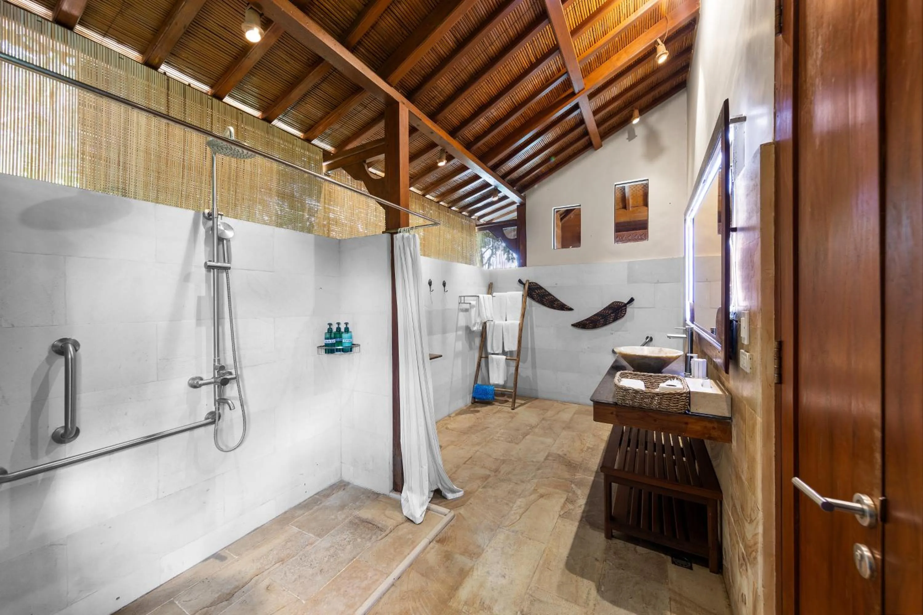 Shower in Karuna El Nido Villas