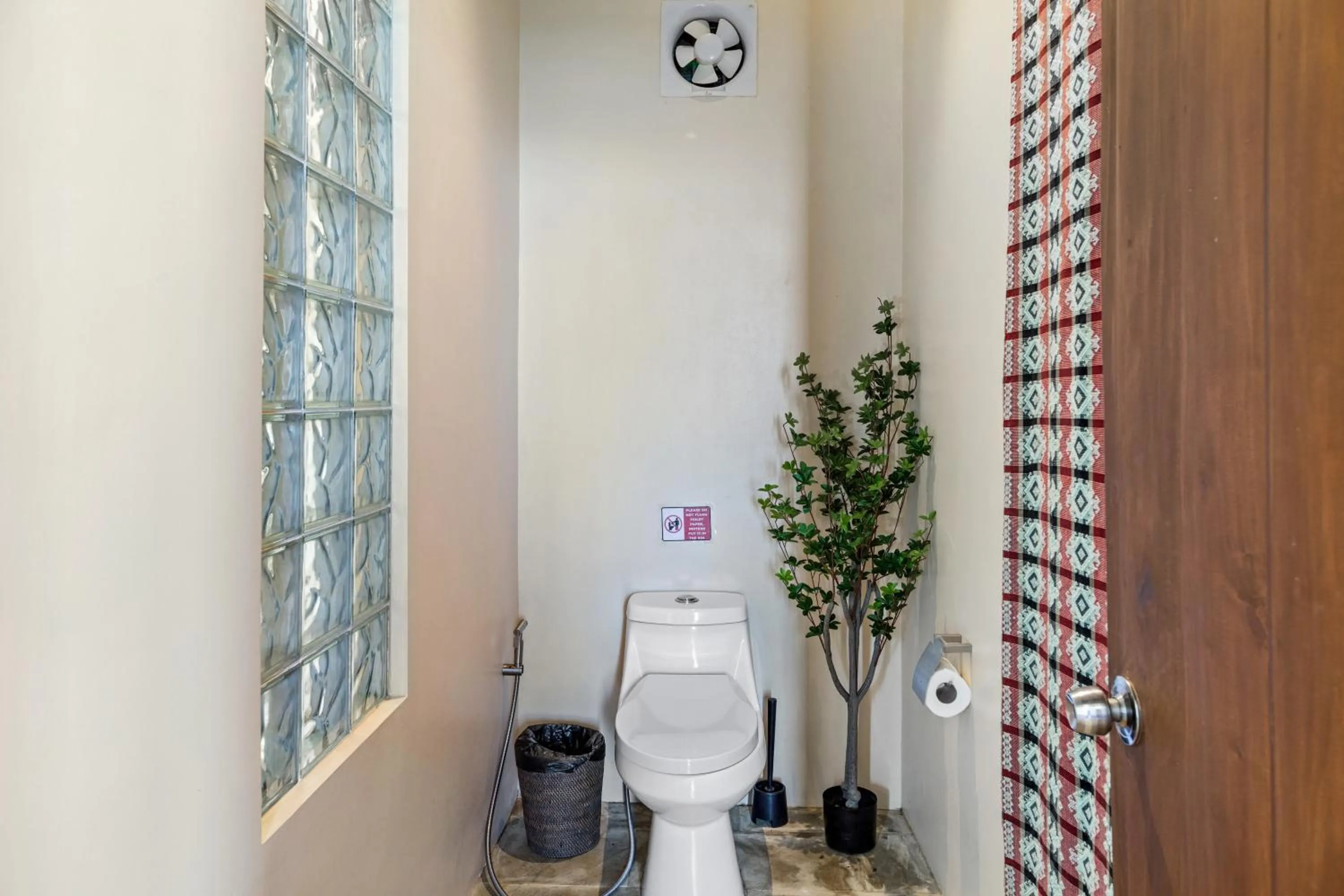 Toilet in Karuna El Nido Villas