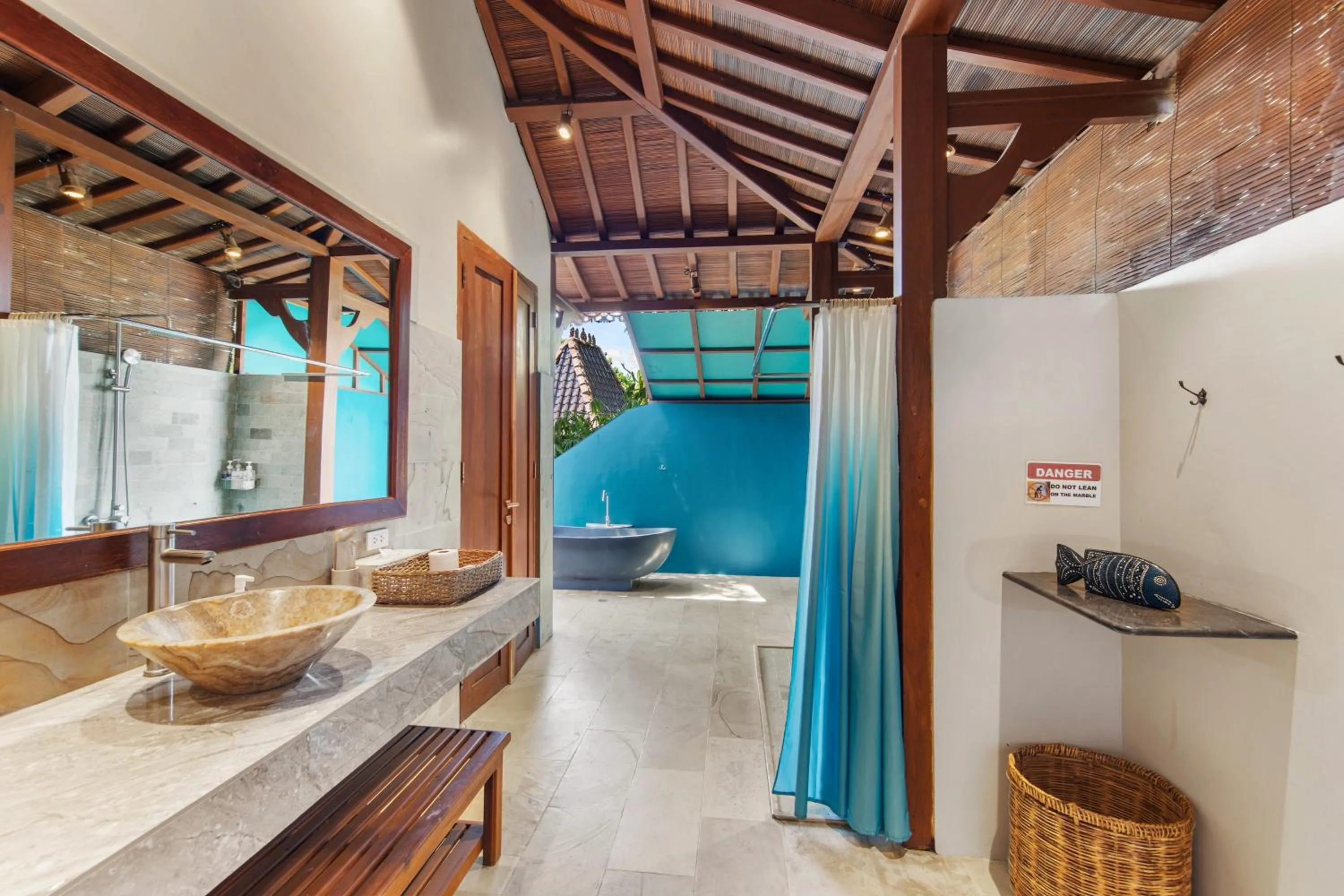 Toilet in Karuna El Nido Villas