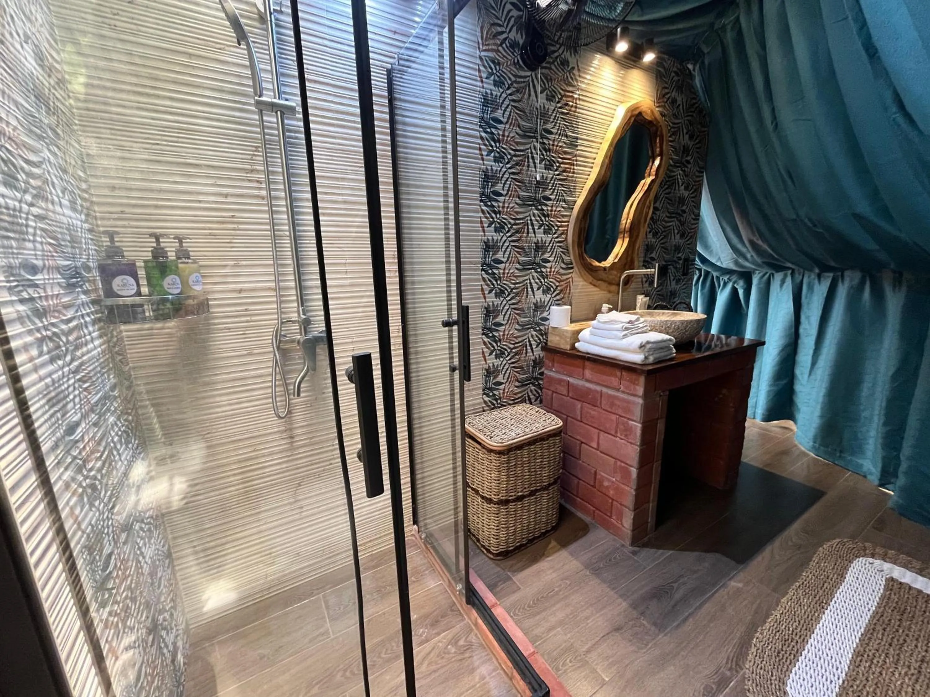 Shower in Karuna El Nido Villas