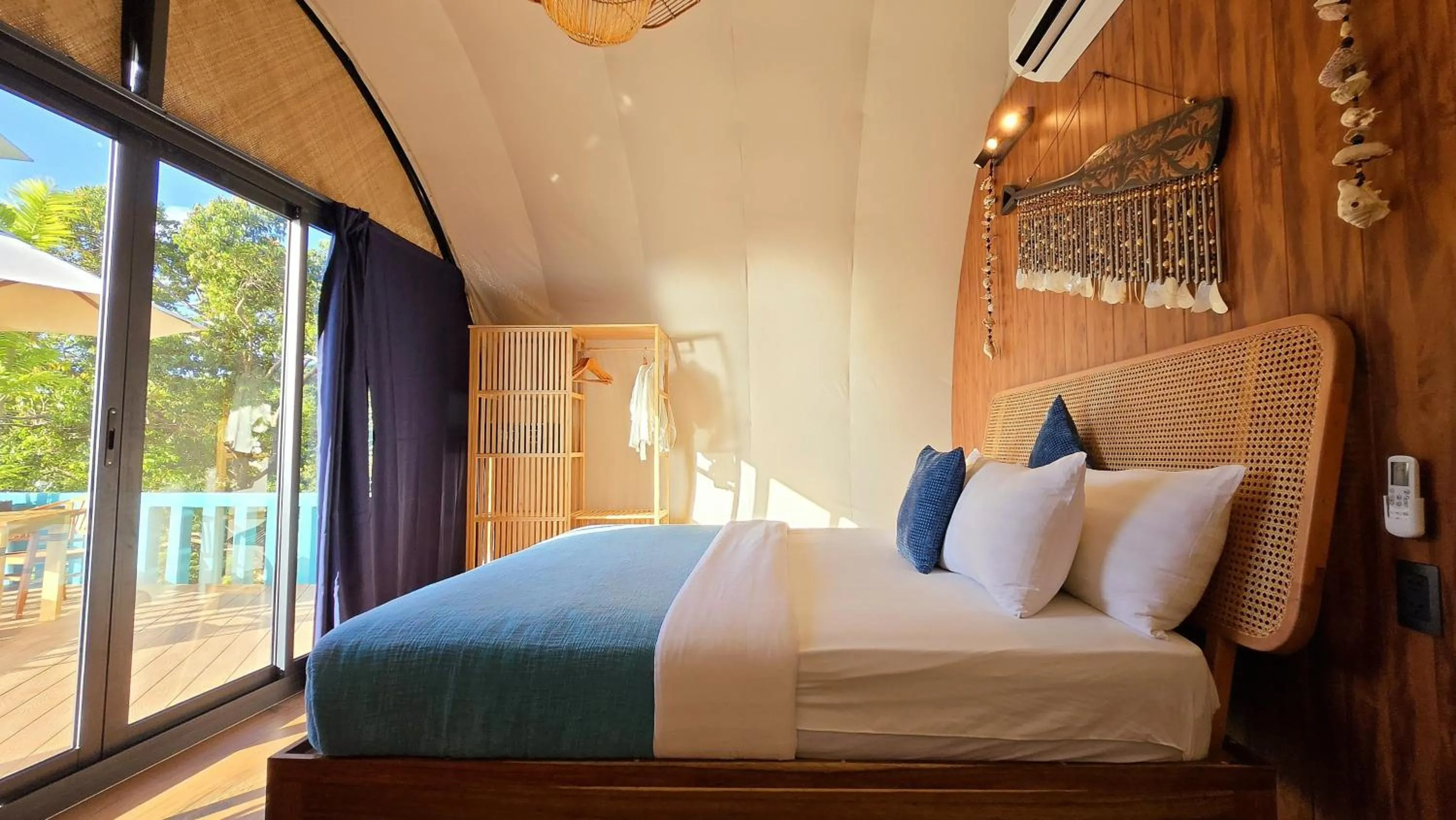 Bed in Karuna El Nido Villas