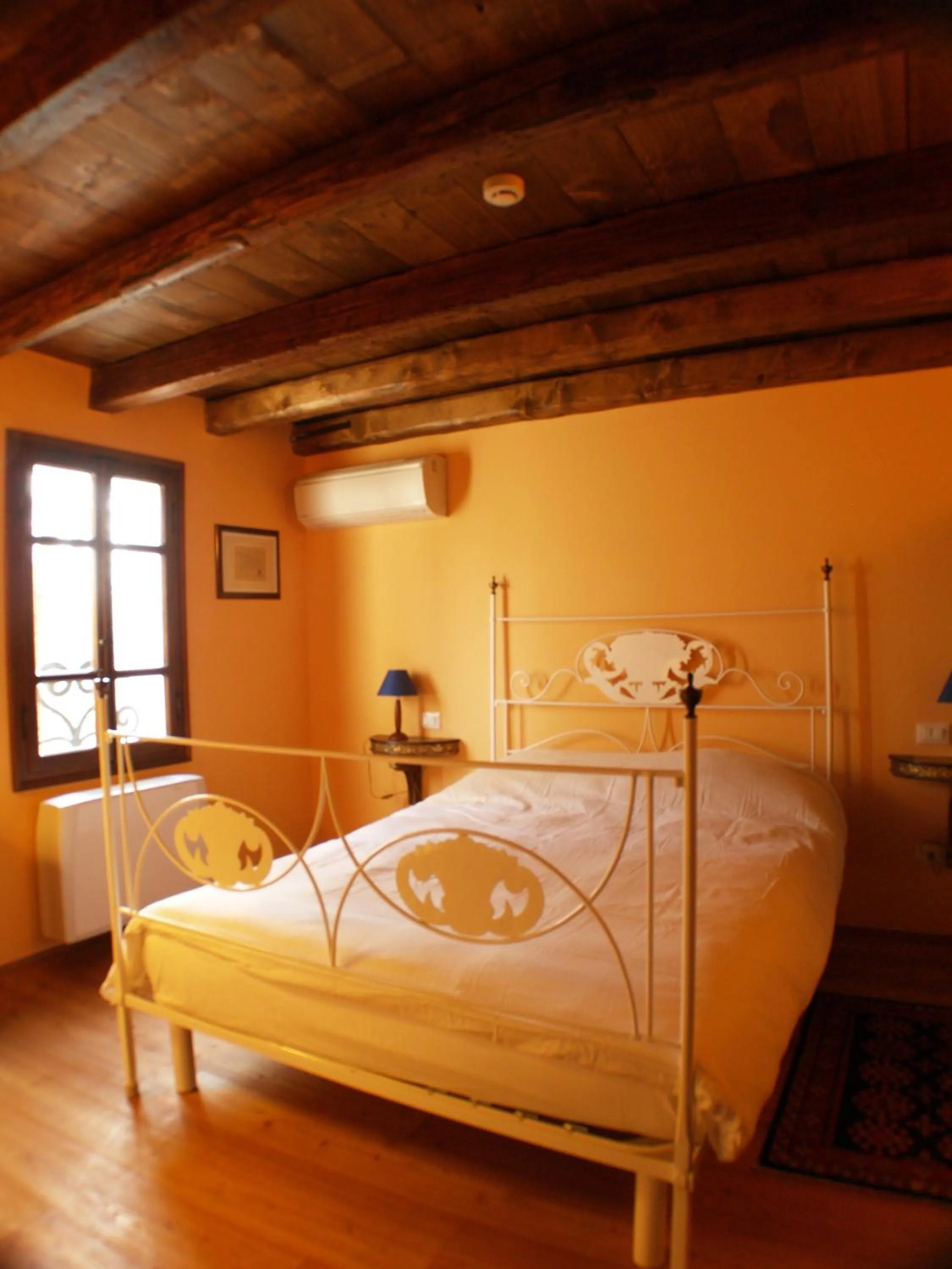 Photo of the whole room, Bed in Ca' Marsure B&B