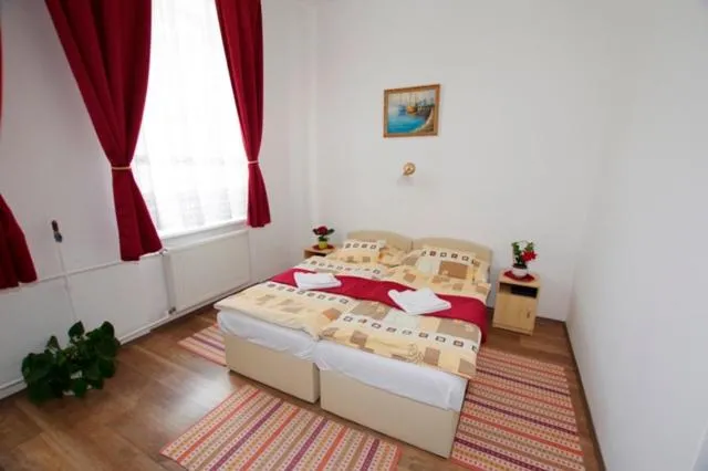 Bed in Fehér Hajó Panzió Győr