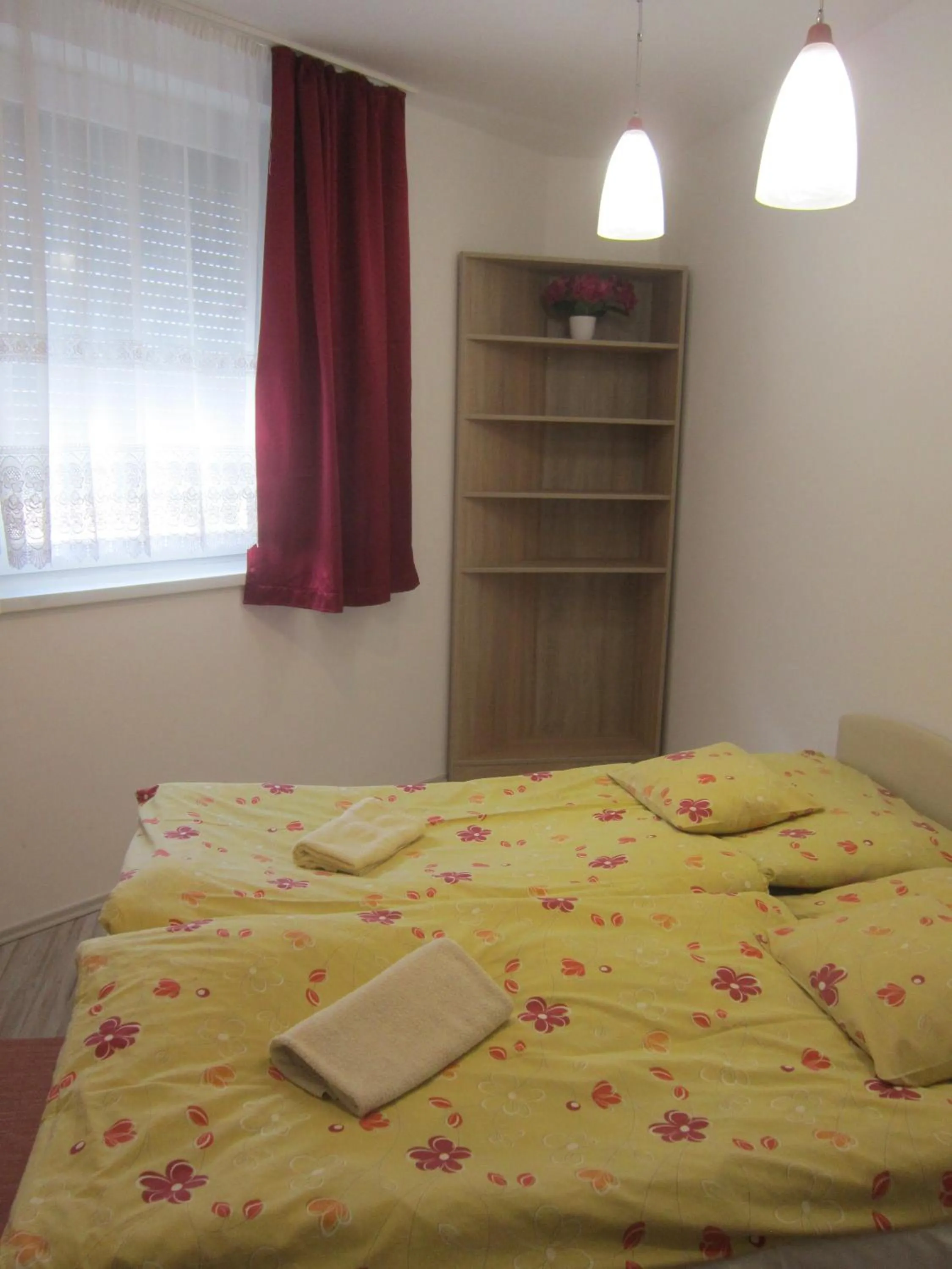 Bed in Fehér Hajó Panzió Győr