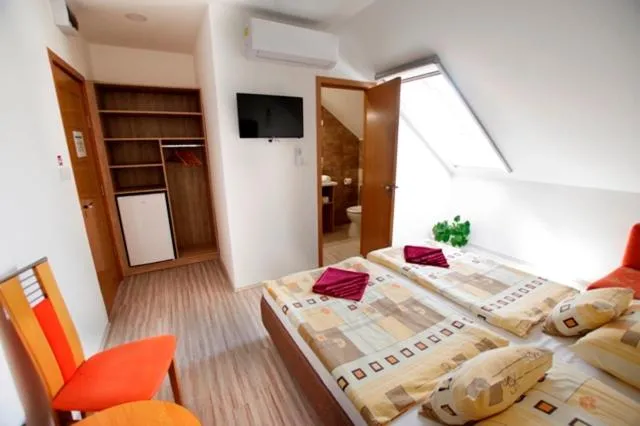 Bed in Fehér Hajó Panzió Győr