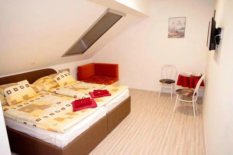 Bed in Fehér Hajó Panzió Győr
