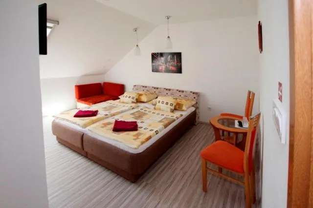 Bed in Fehér Hajó Panzió Győr