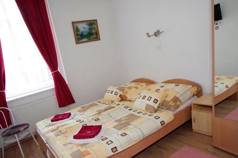 Bed in Fehér Hajó Panzió Győr